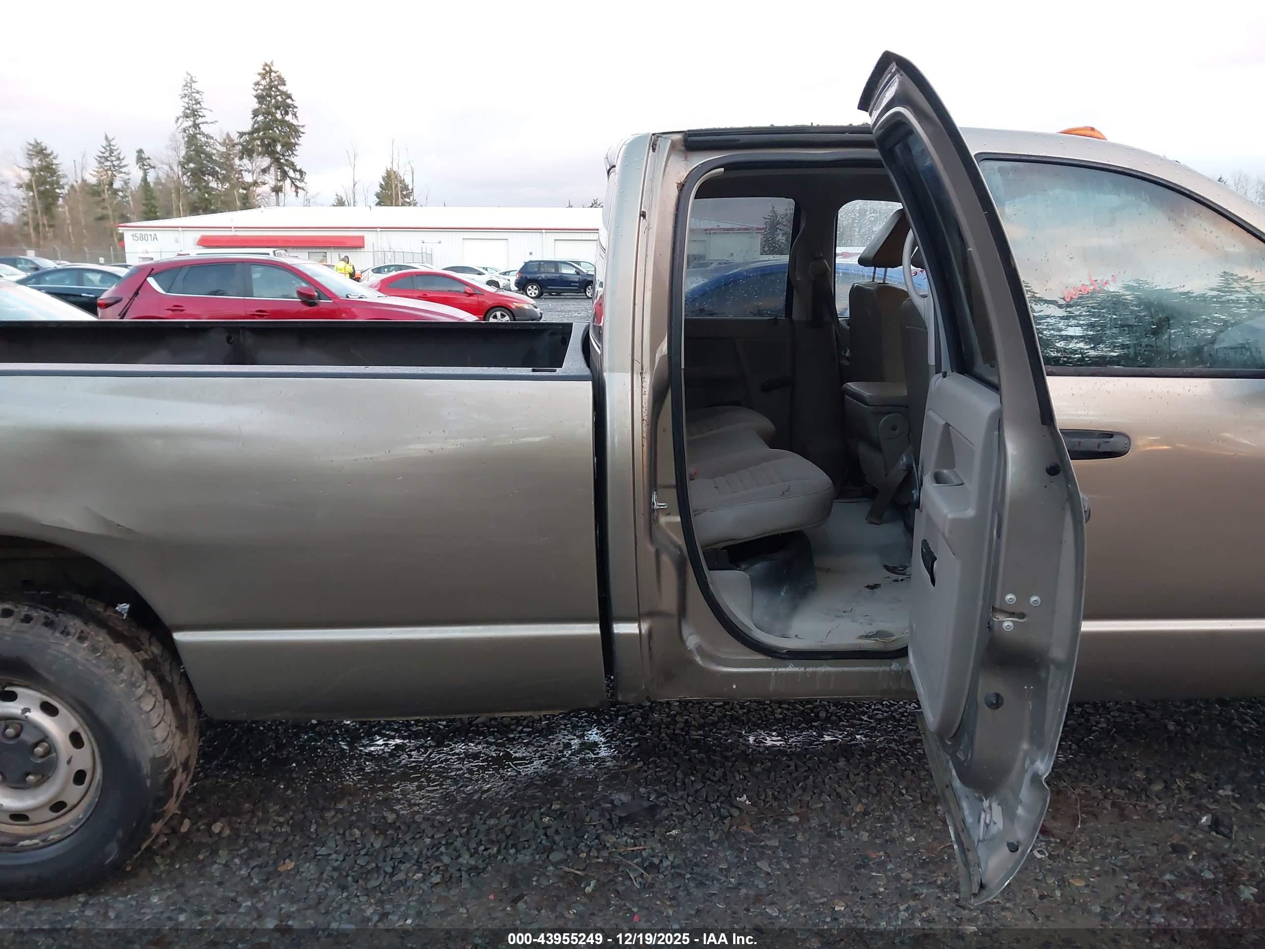 DODGE RAM image 8