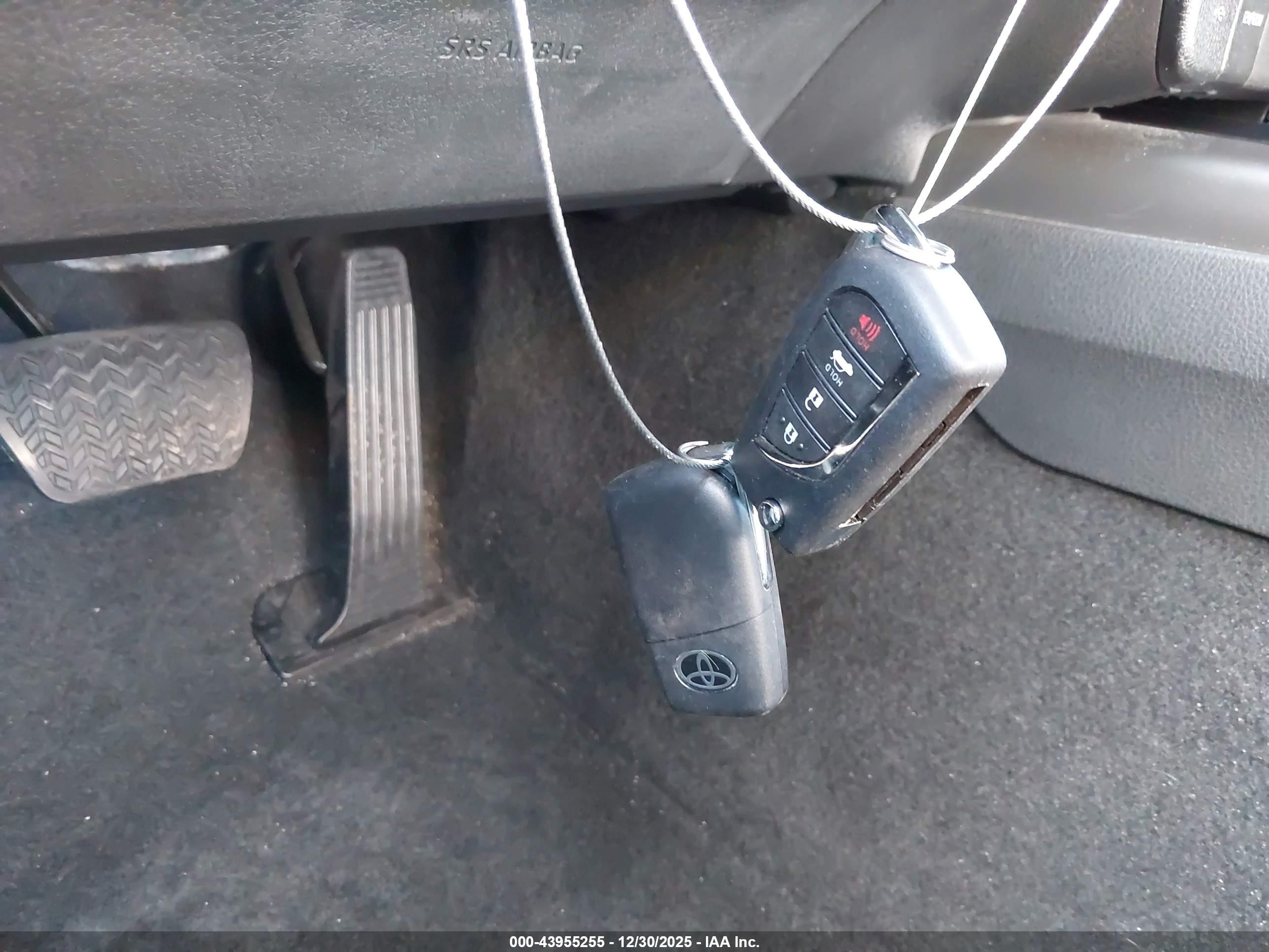TOYOTA CAMRY image 11