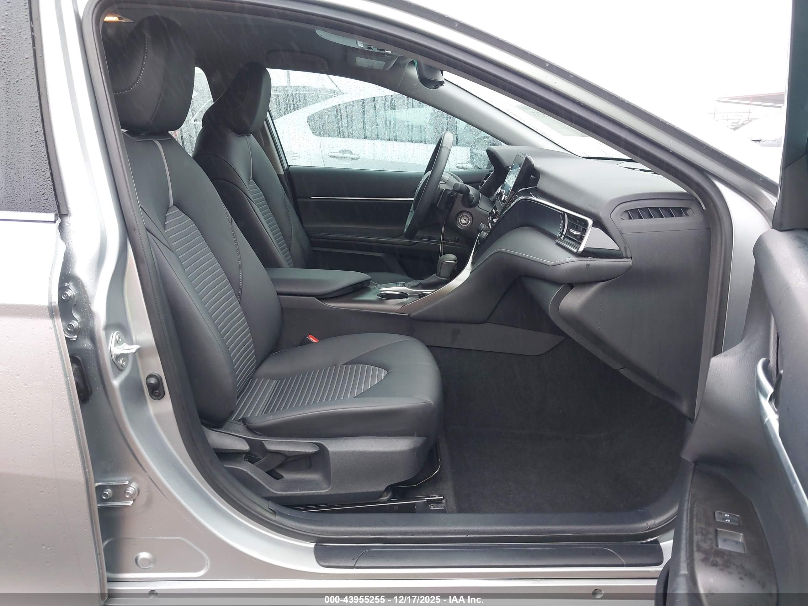 TOYOTA CAMRY image 5