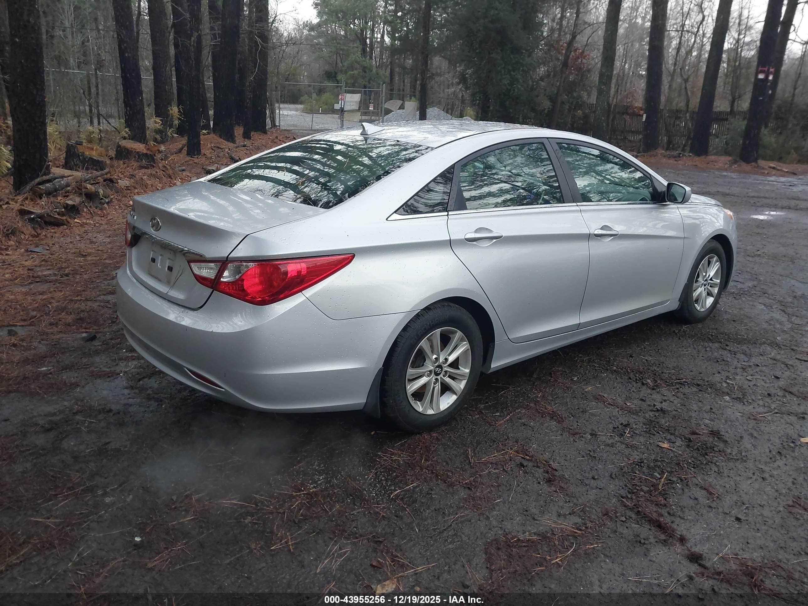 HYUNDAI SONATA image 4