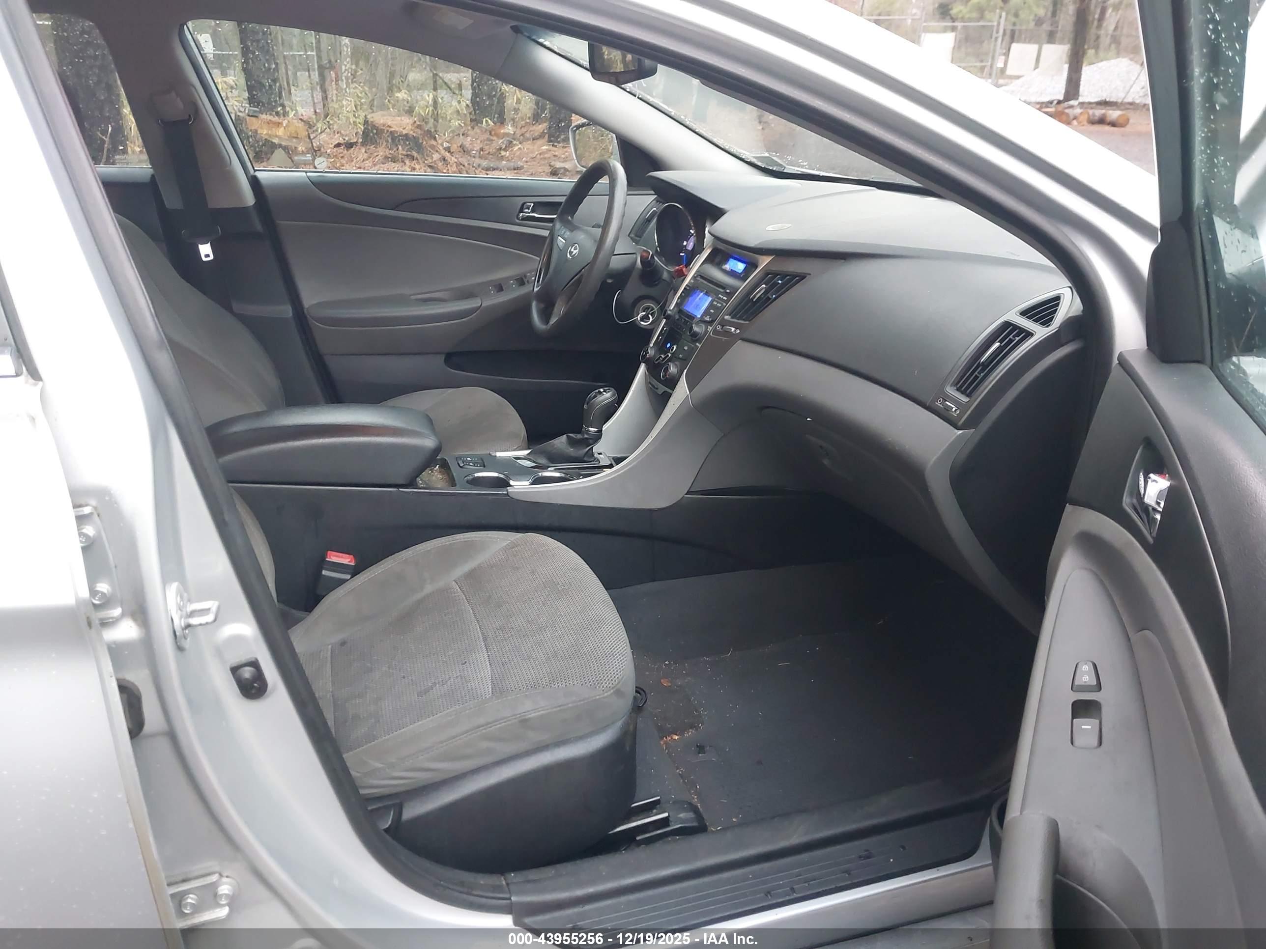 HYUNDAI SONATA image 5