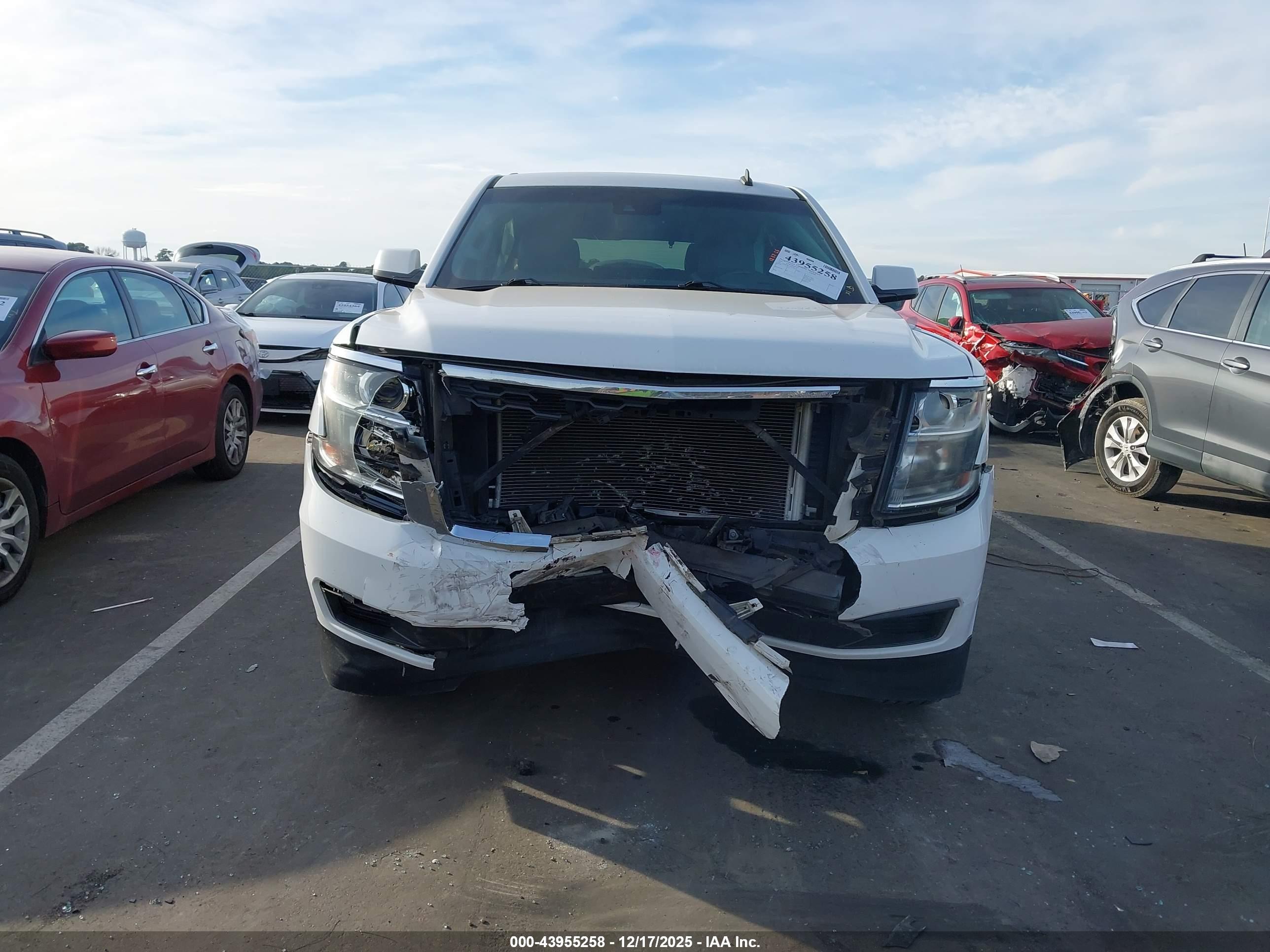 CHEVROLET TAHOE image 6