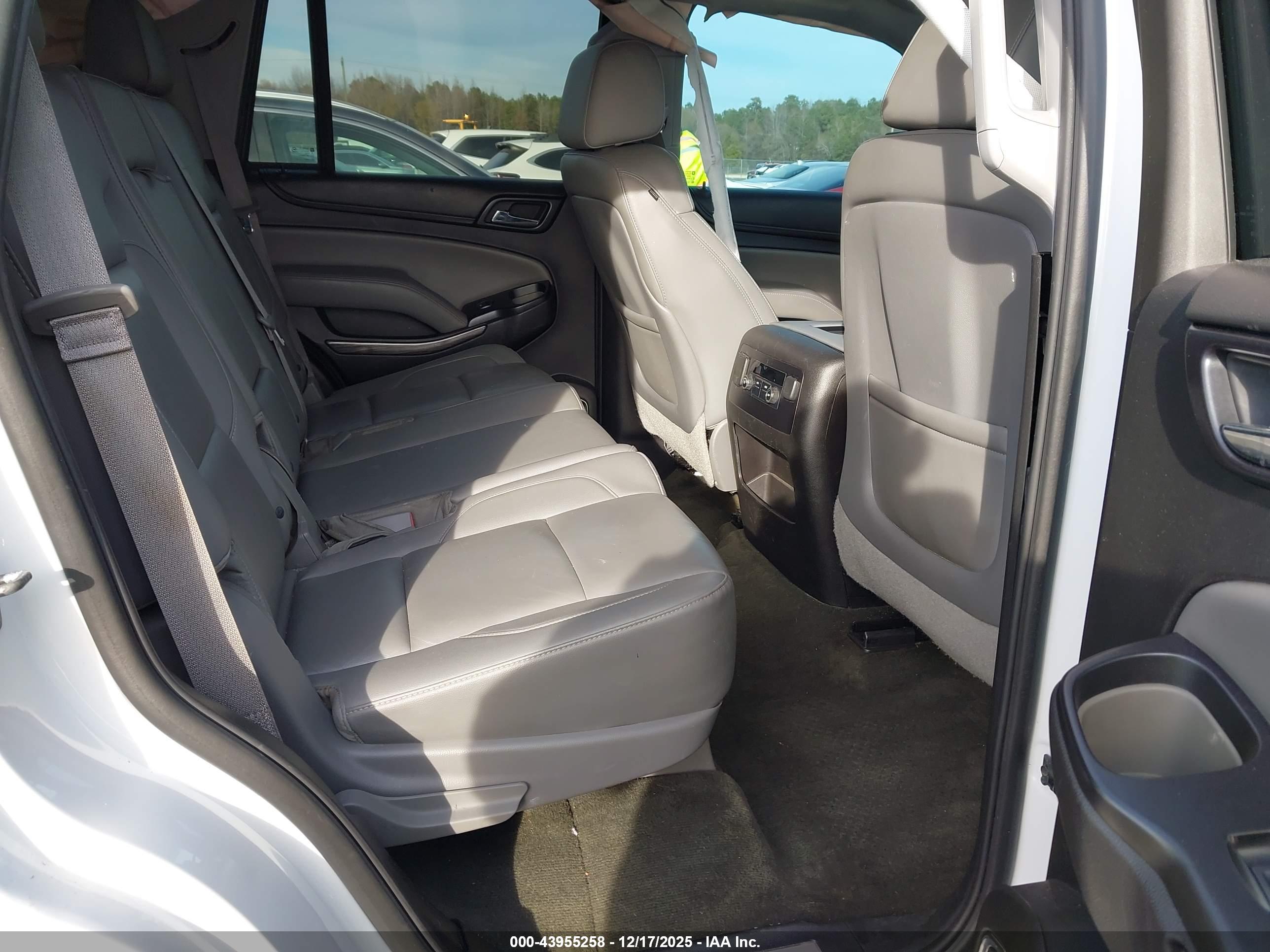 CHEVROLET TAHOE image 8
