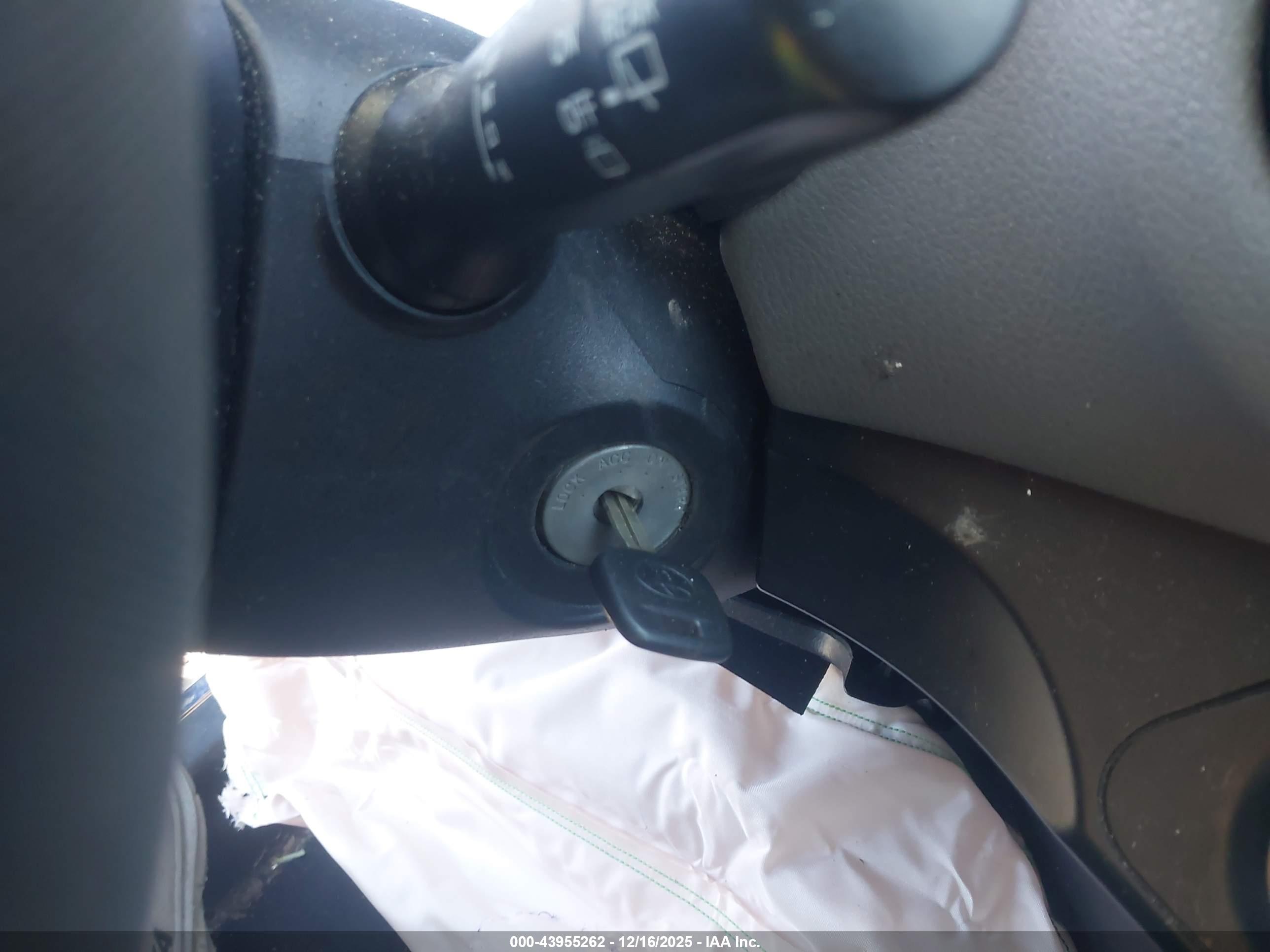 TOYOTA YARIS image 11