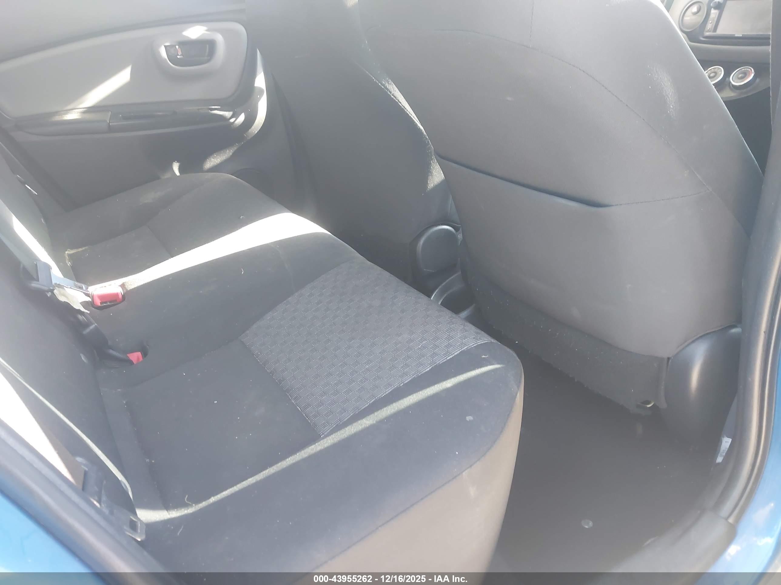 TOYOTA YARIS image 8