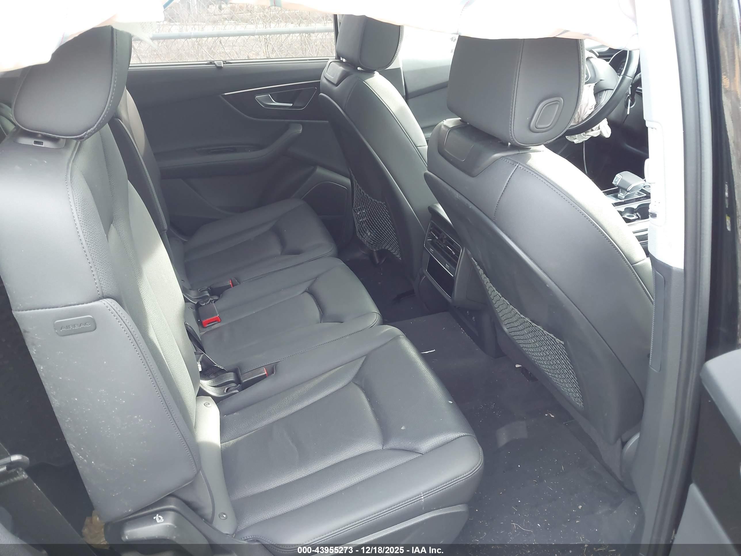 AUDI Q7 image 8