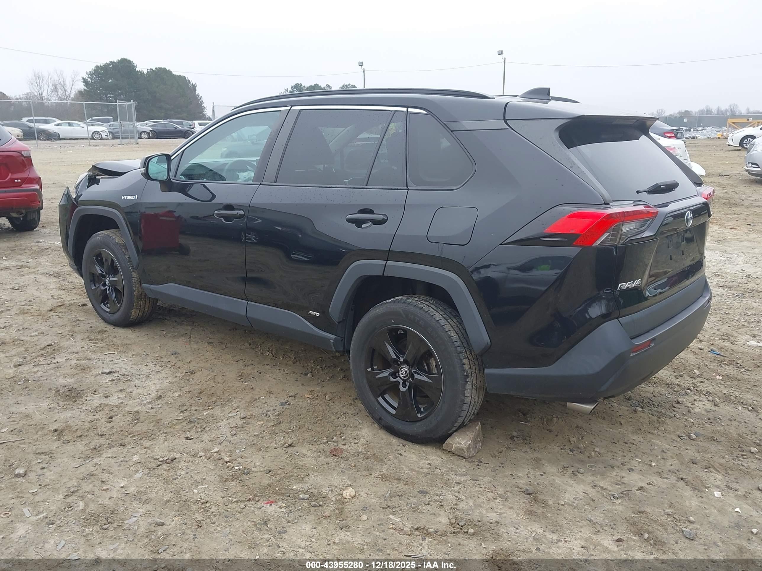 TOYOTA RAV4 image 3