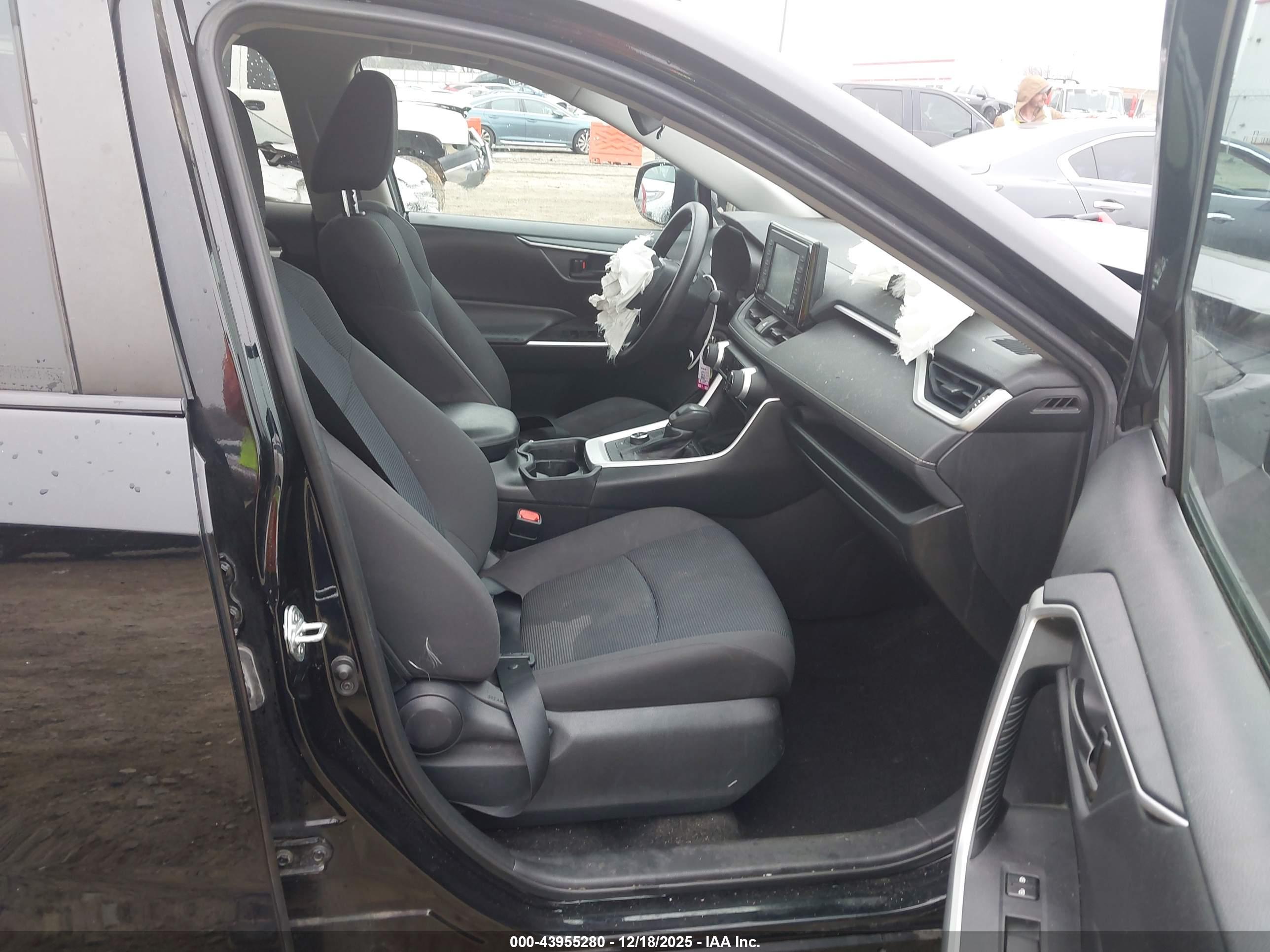 TOYOTA RAV4 image 5