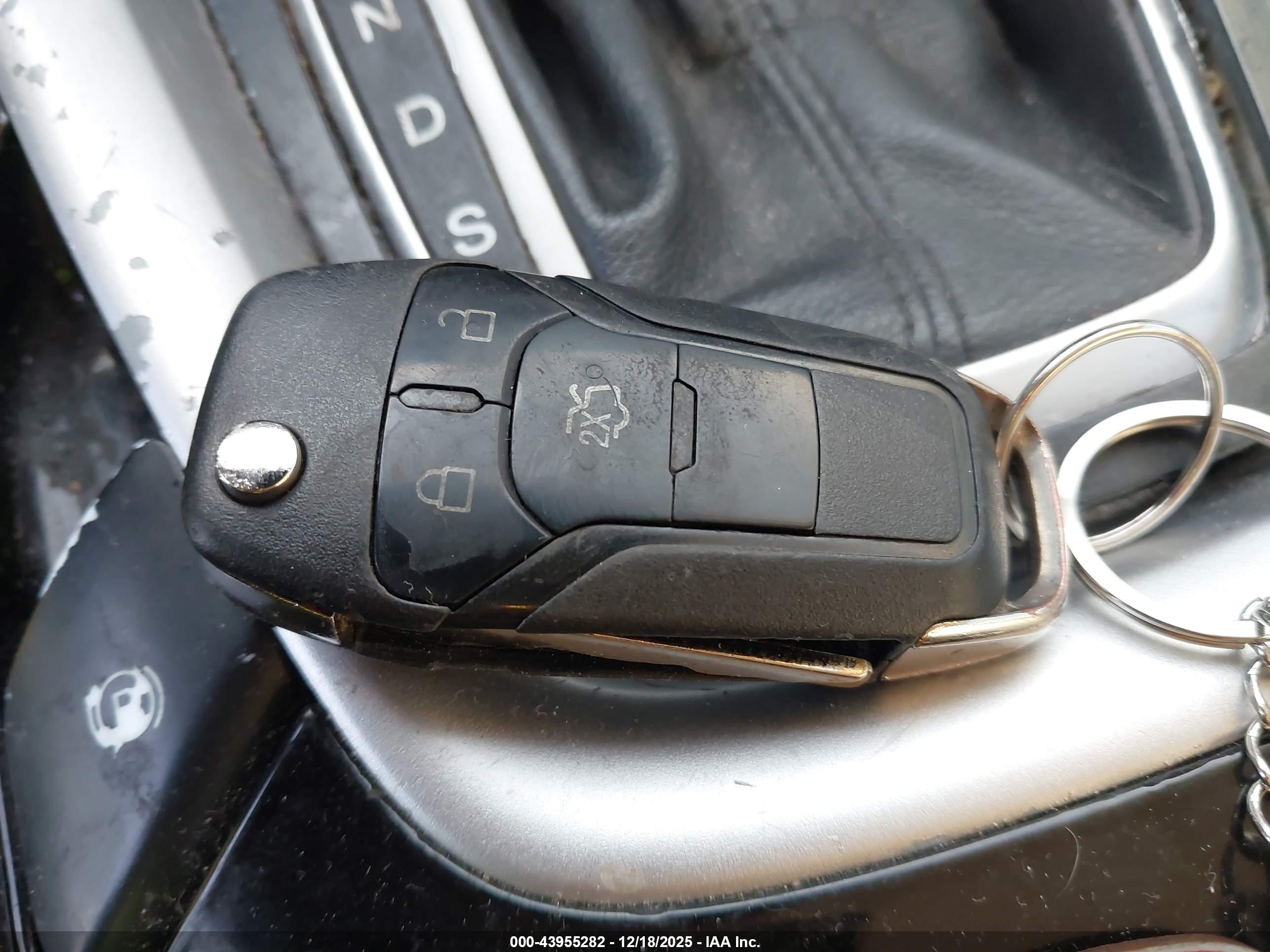 FORD FUSION image 11