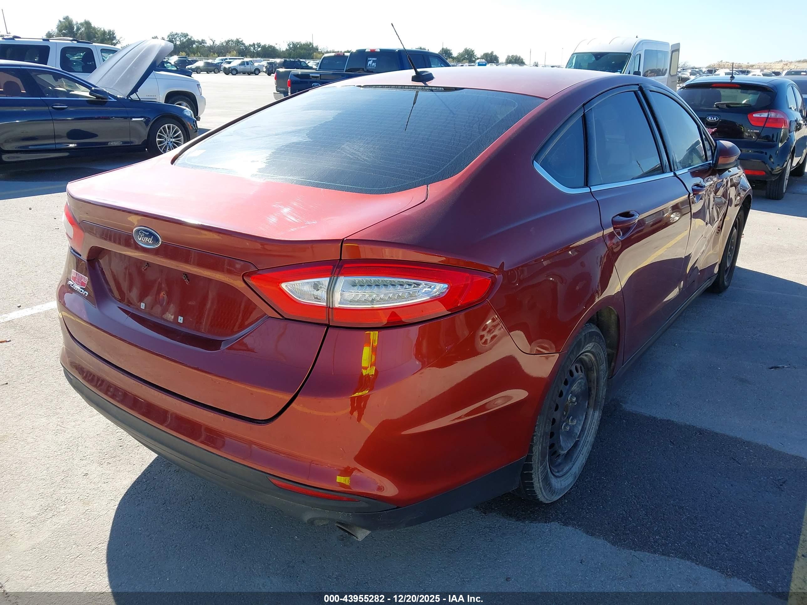 FORD FUSION image 4