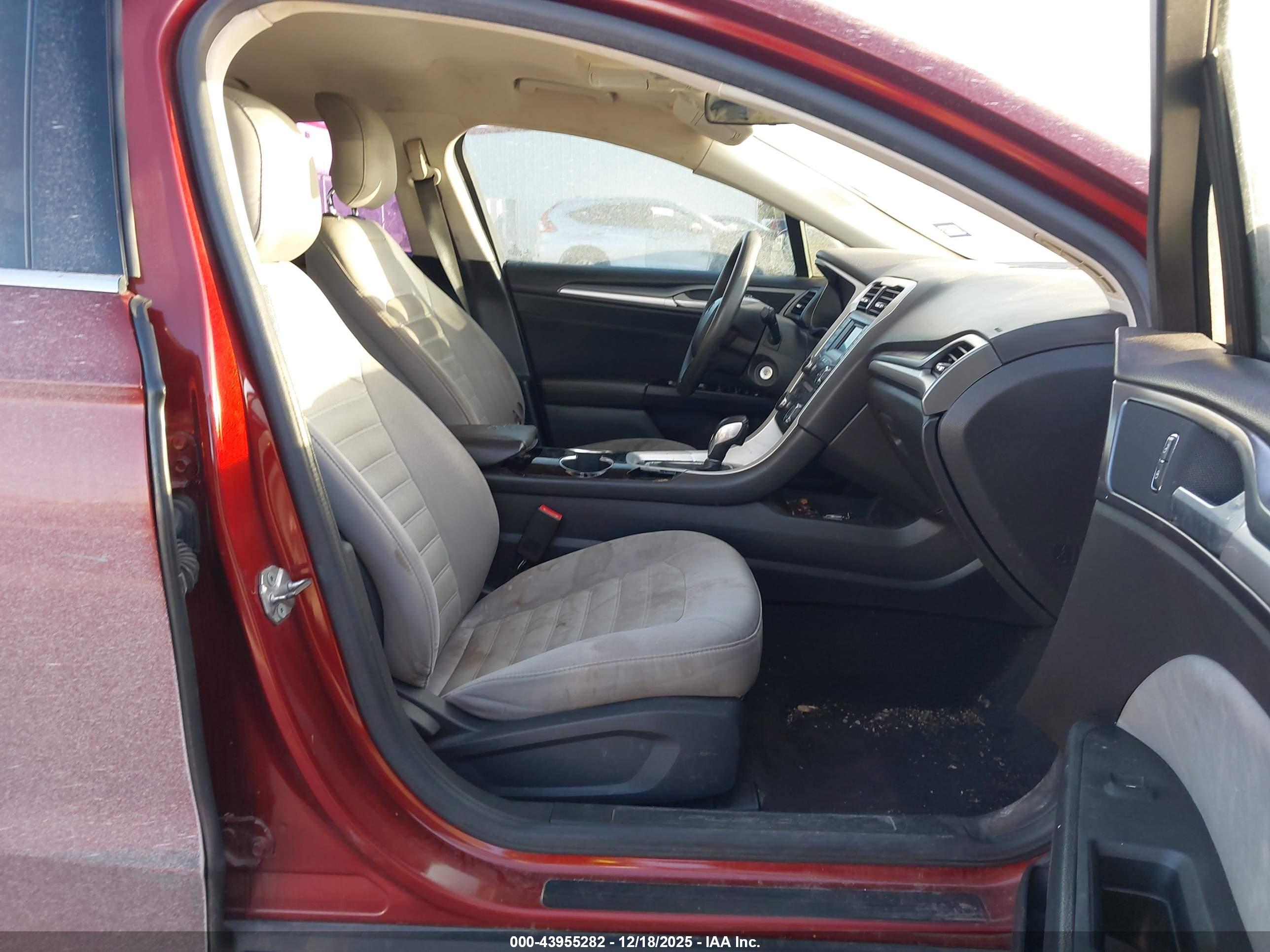 FORD FUSION image 5
