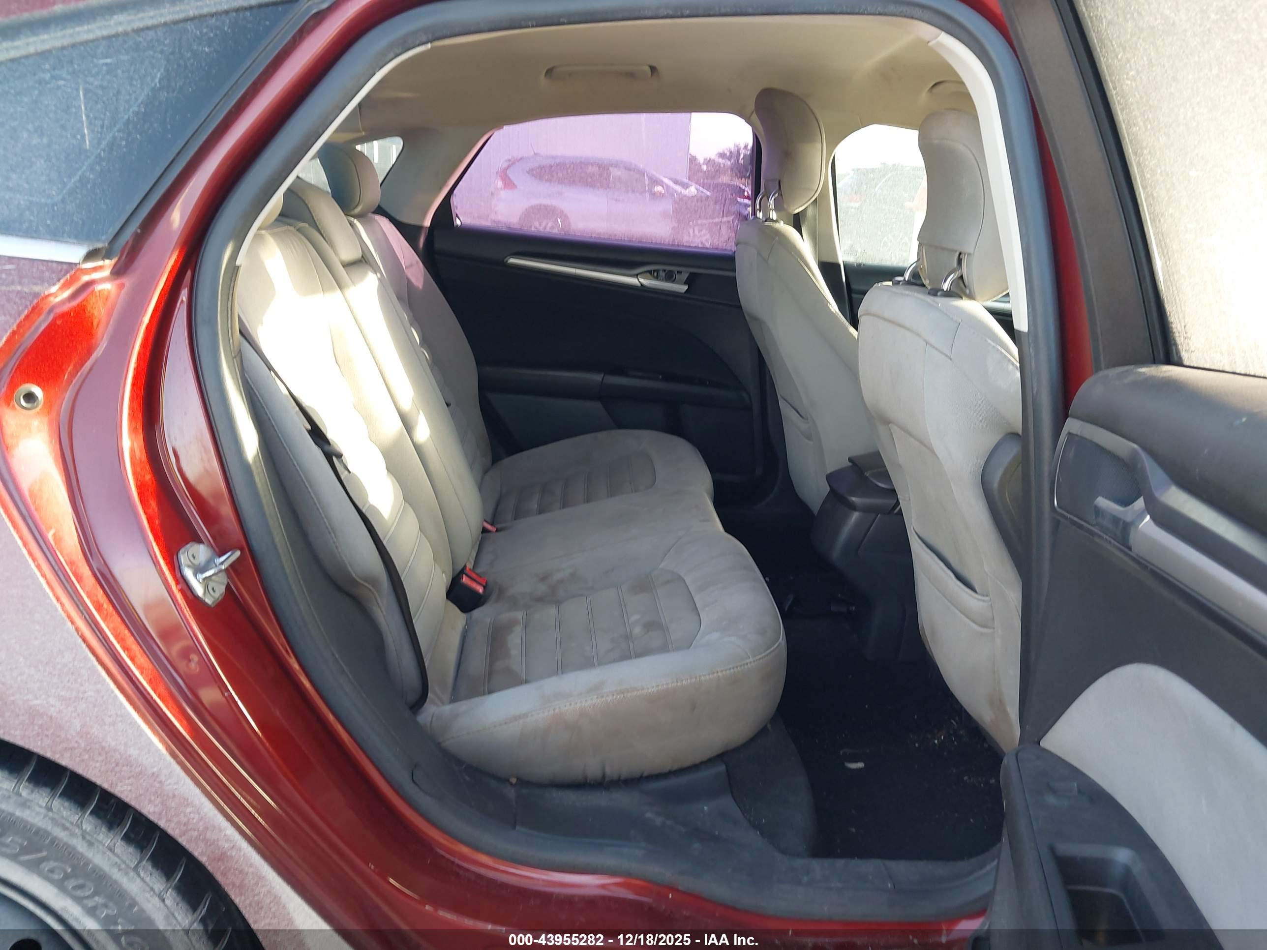 FORD FUSION image 8