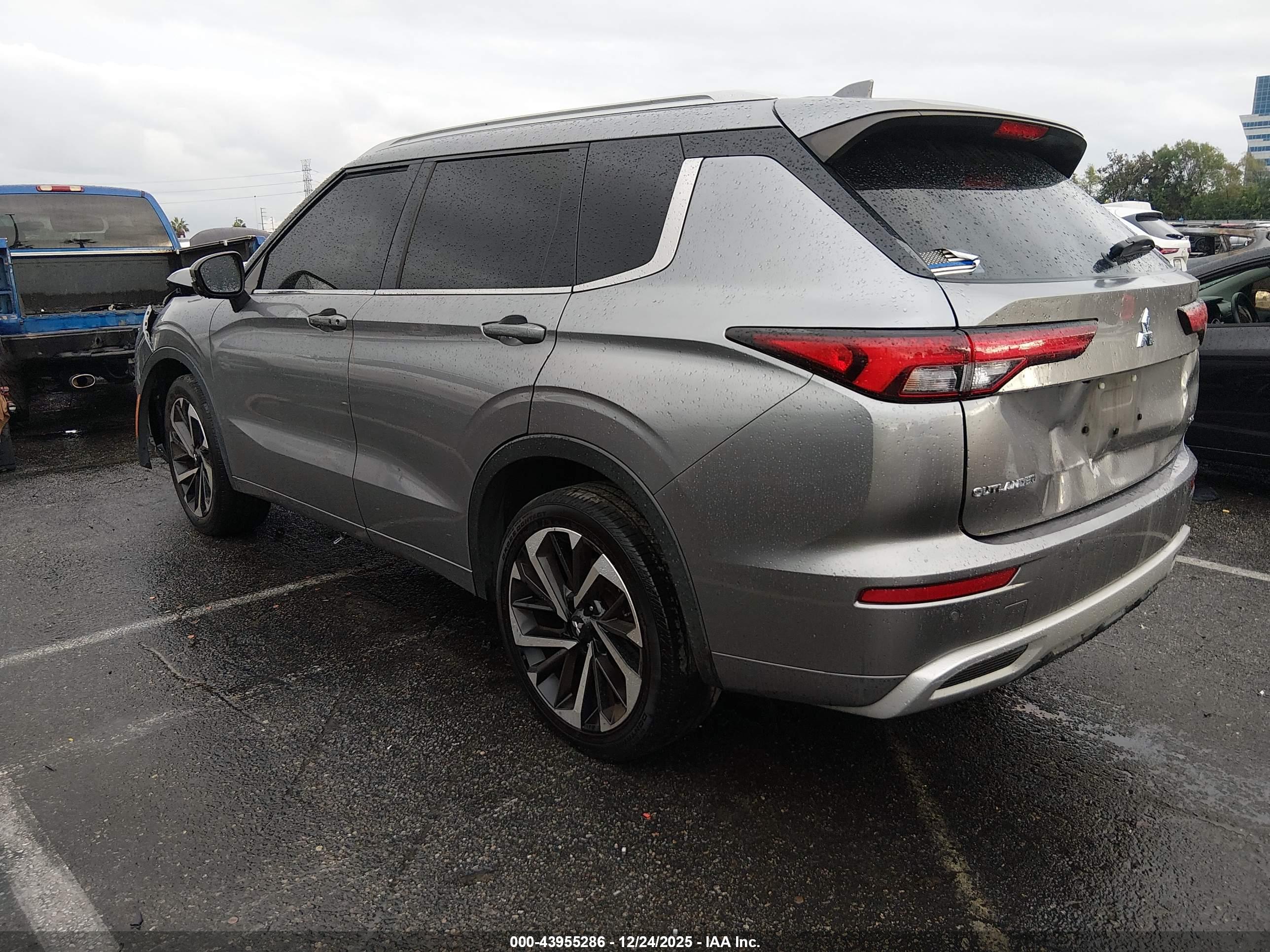 MITSUBISHI OUTLANDER image 3