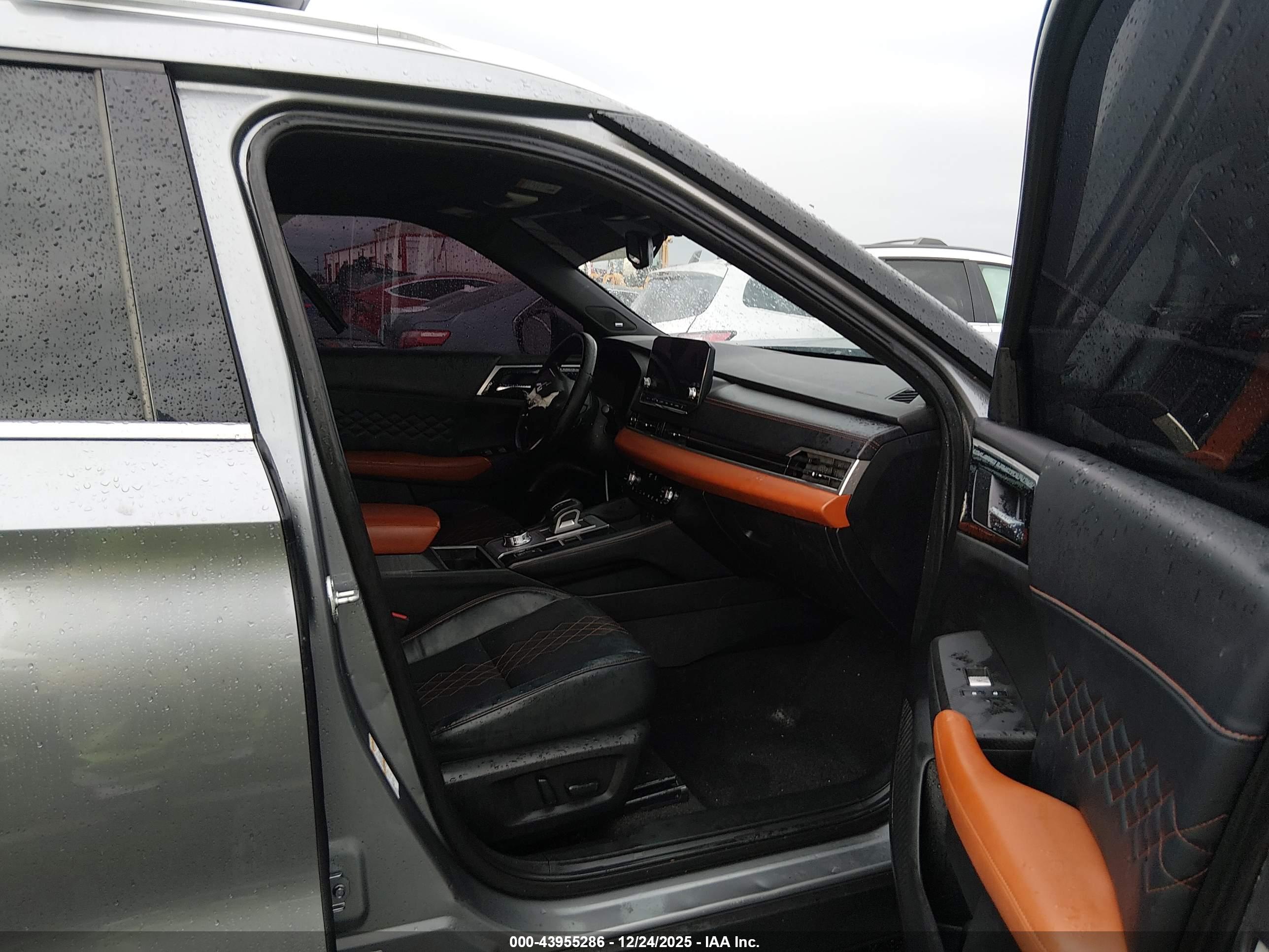 MITSUBISHI OUTLANDER image 5