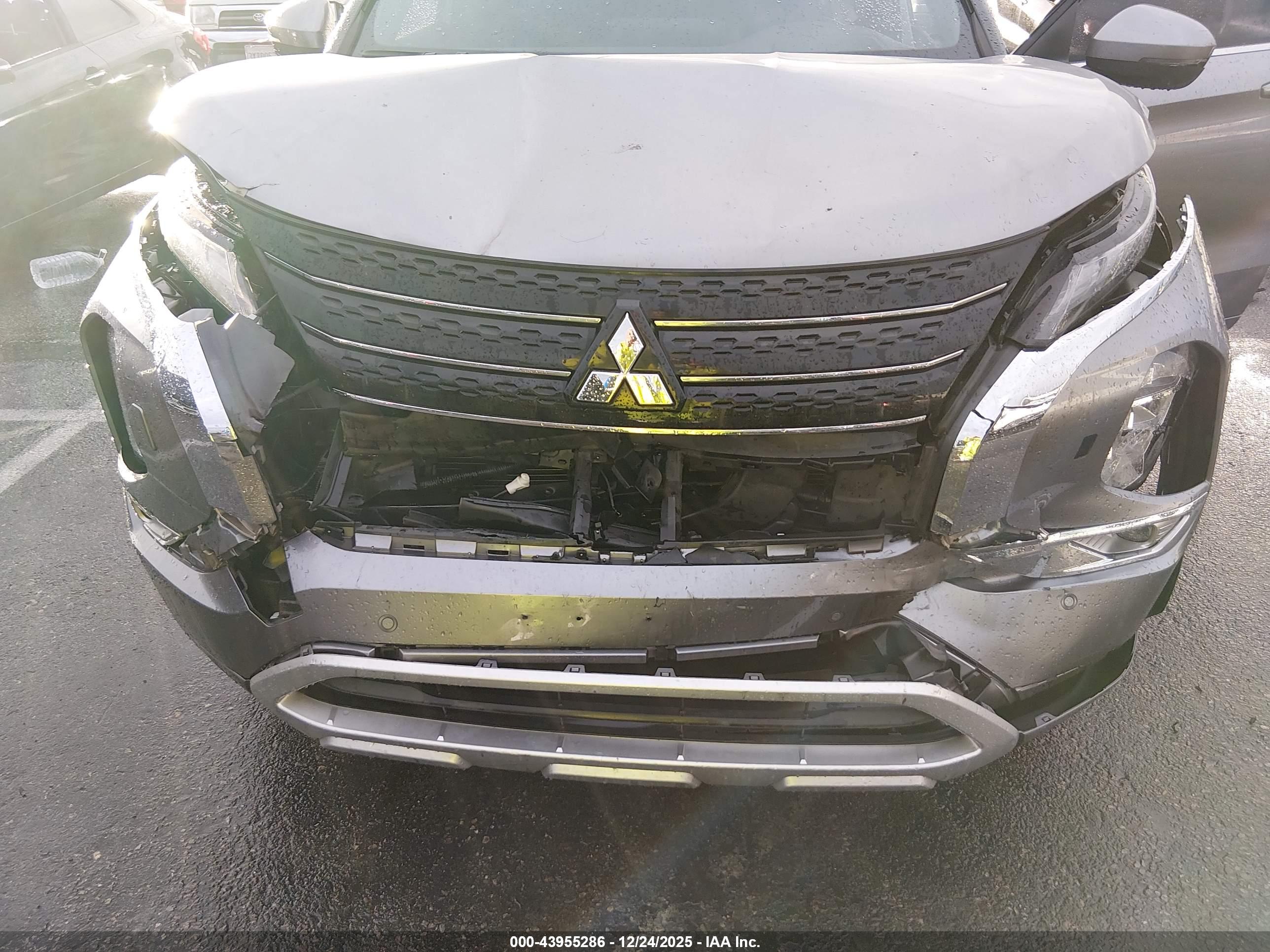MITSUBISHI OUTLANDER image 6