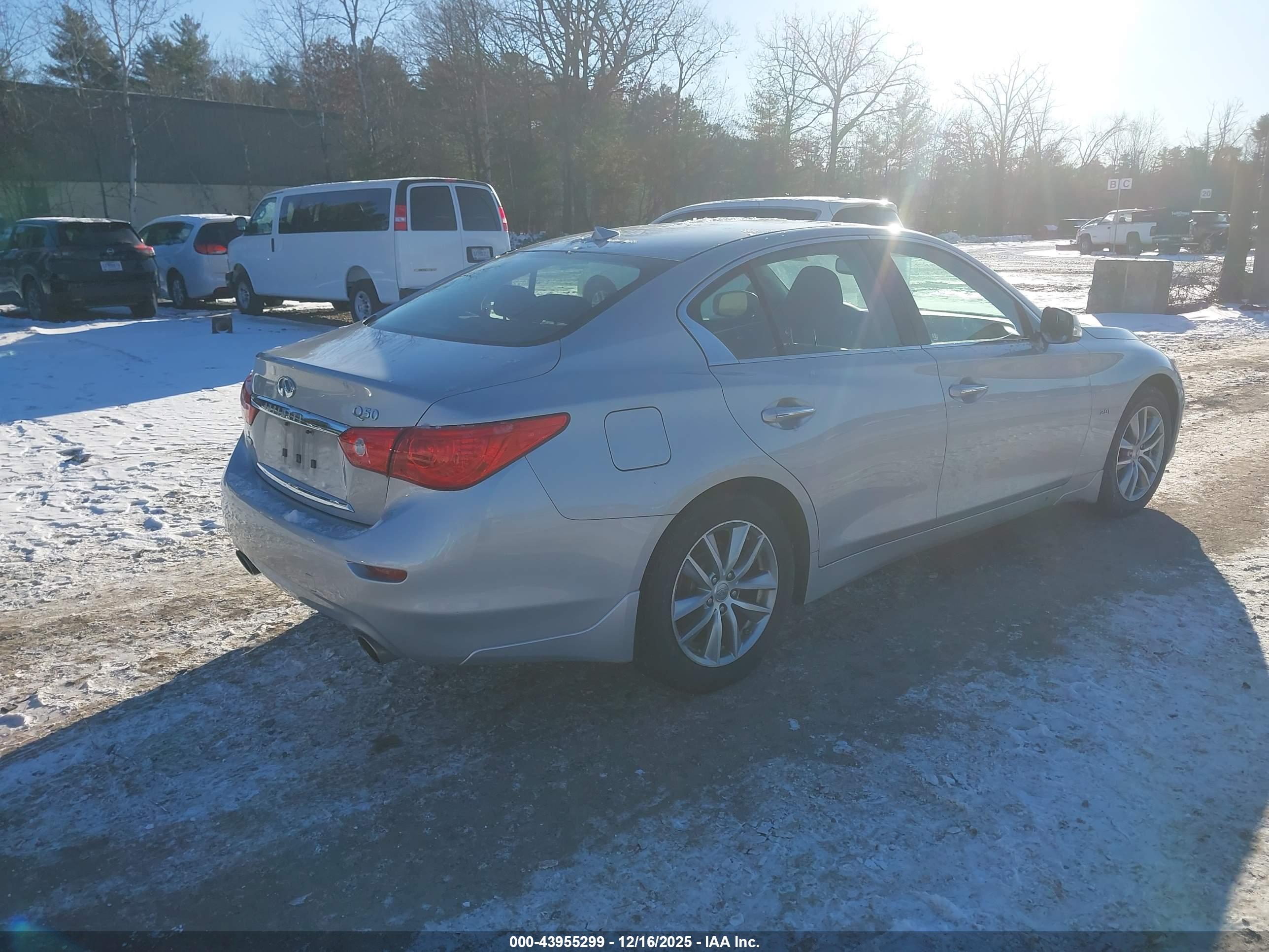 INFINITI Q50 image 4