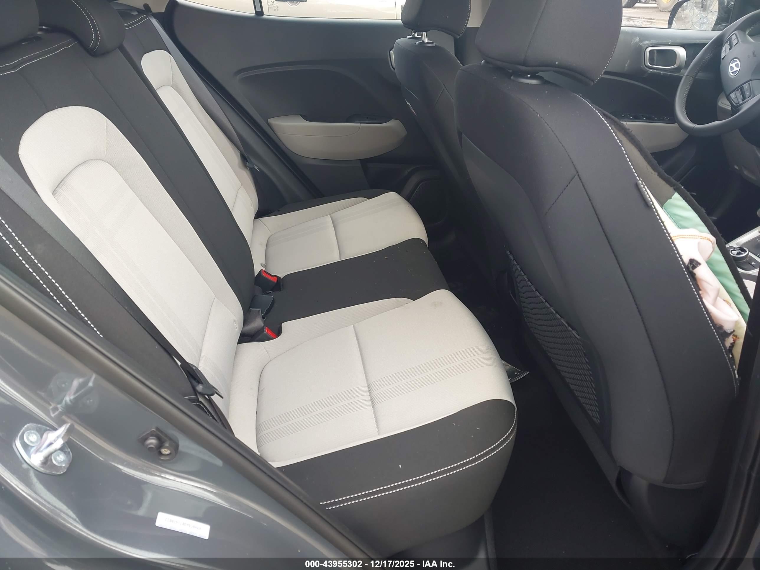 HYUNDAI VENUE image 8