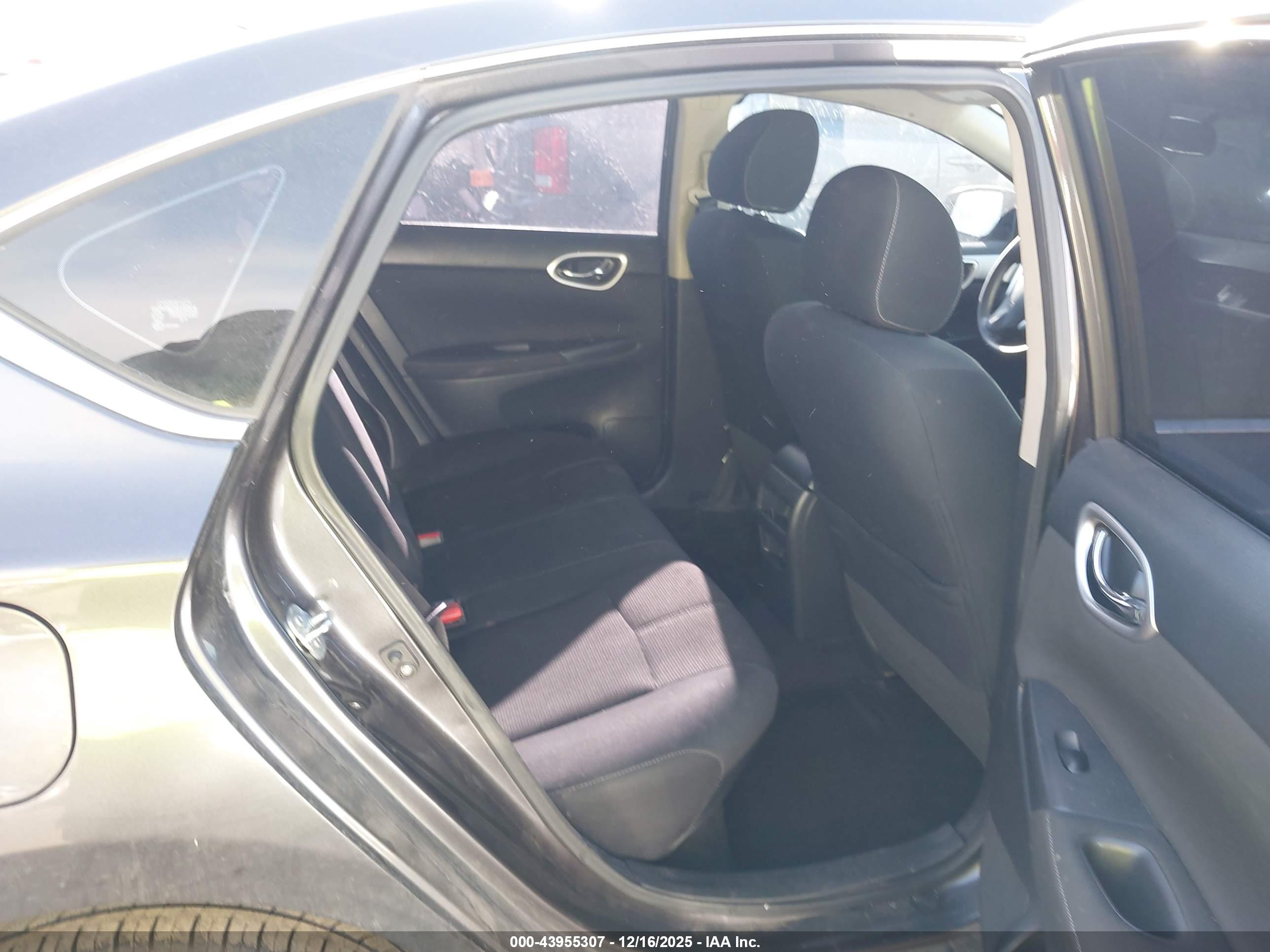 NISSAN SENTRA image 8
