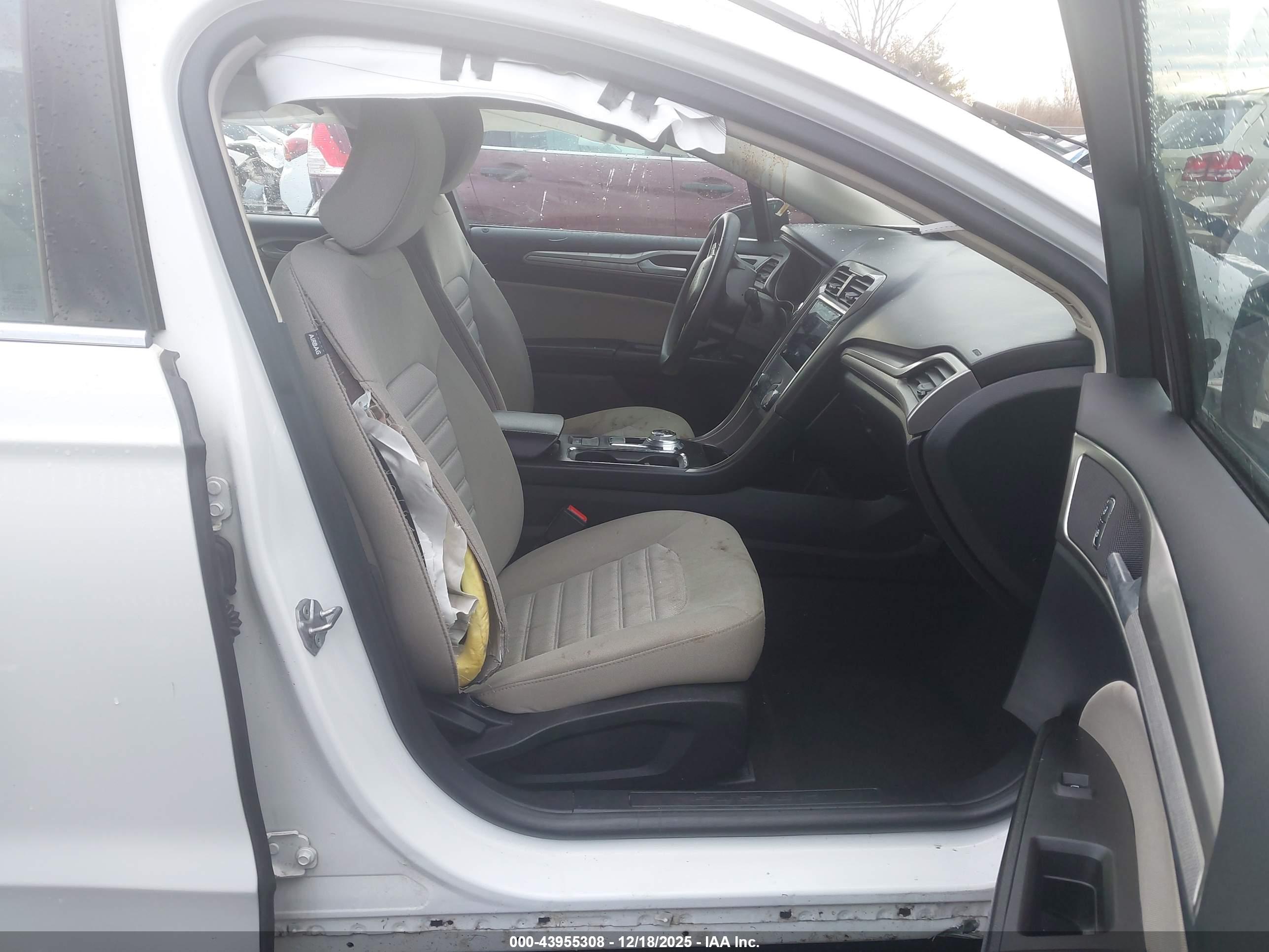 FORD FUSION image 5
