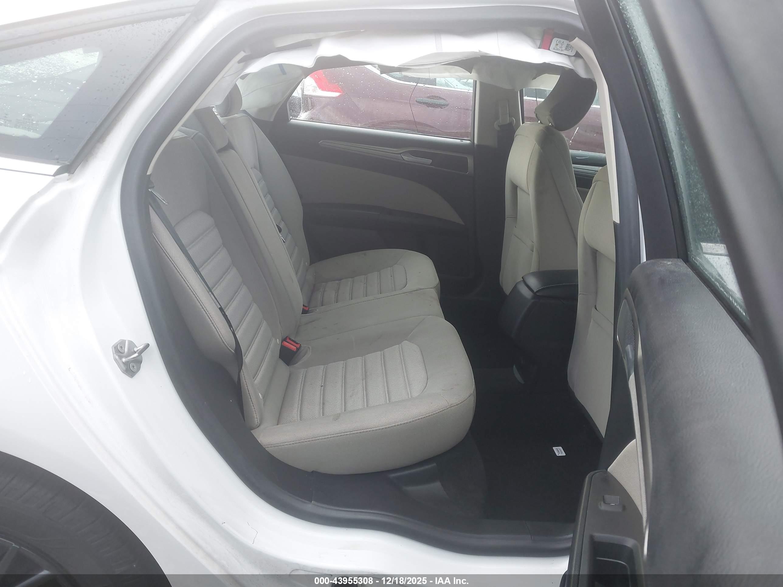 FORD FUSION image 8