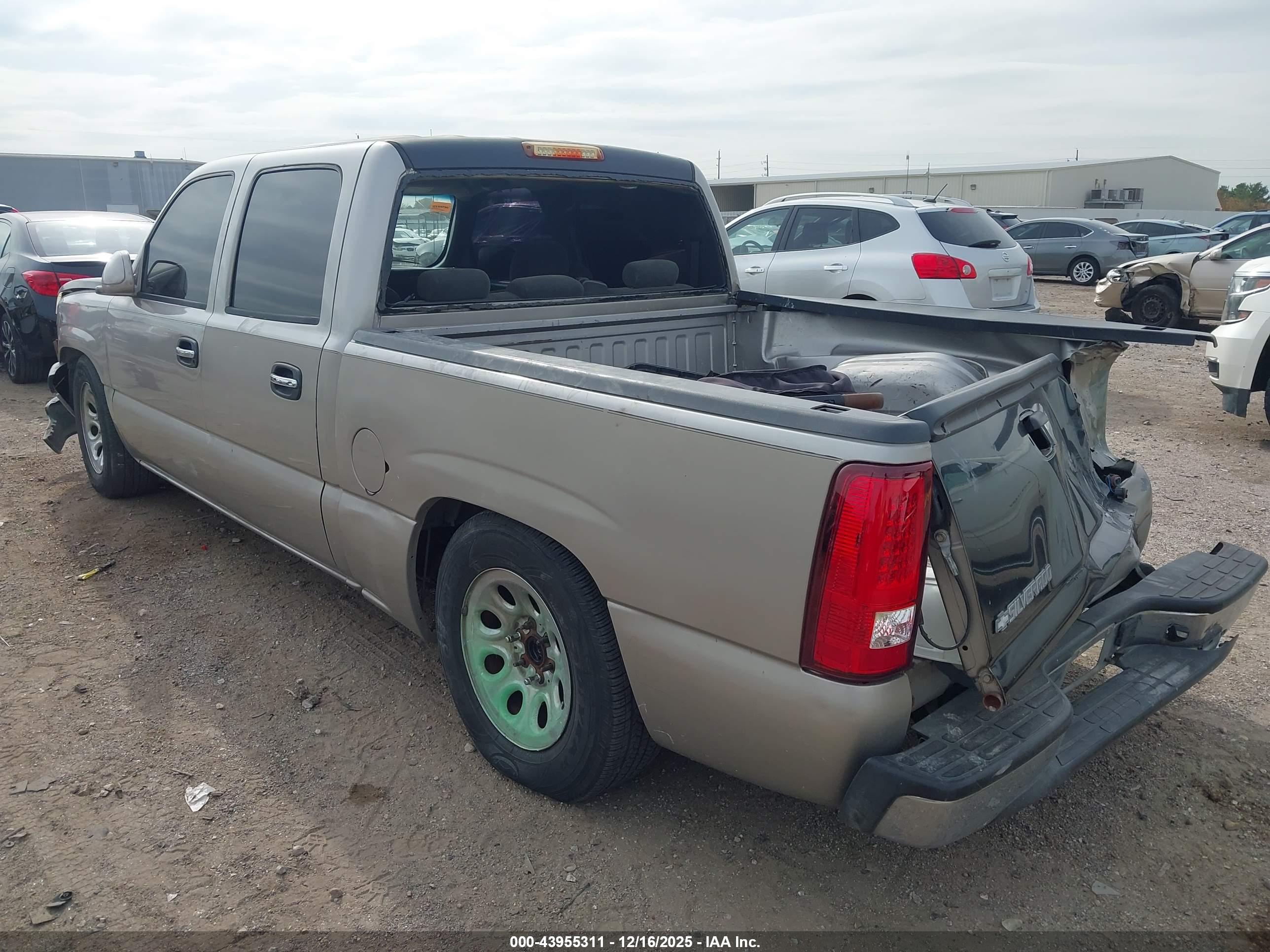 CHEVROLET SILVERADO image 3