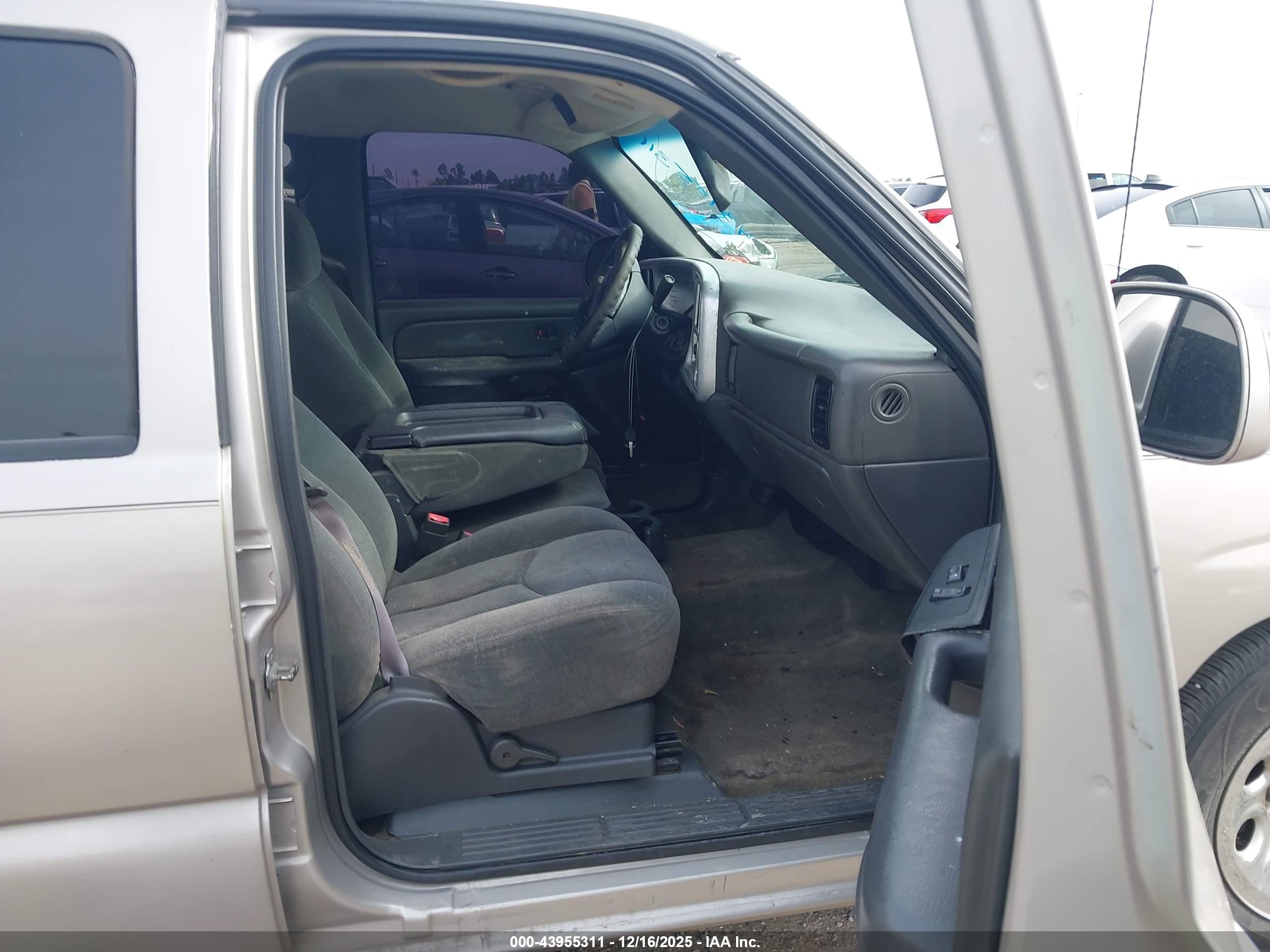 CHEVROLET SILVERADO image 5
