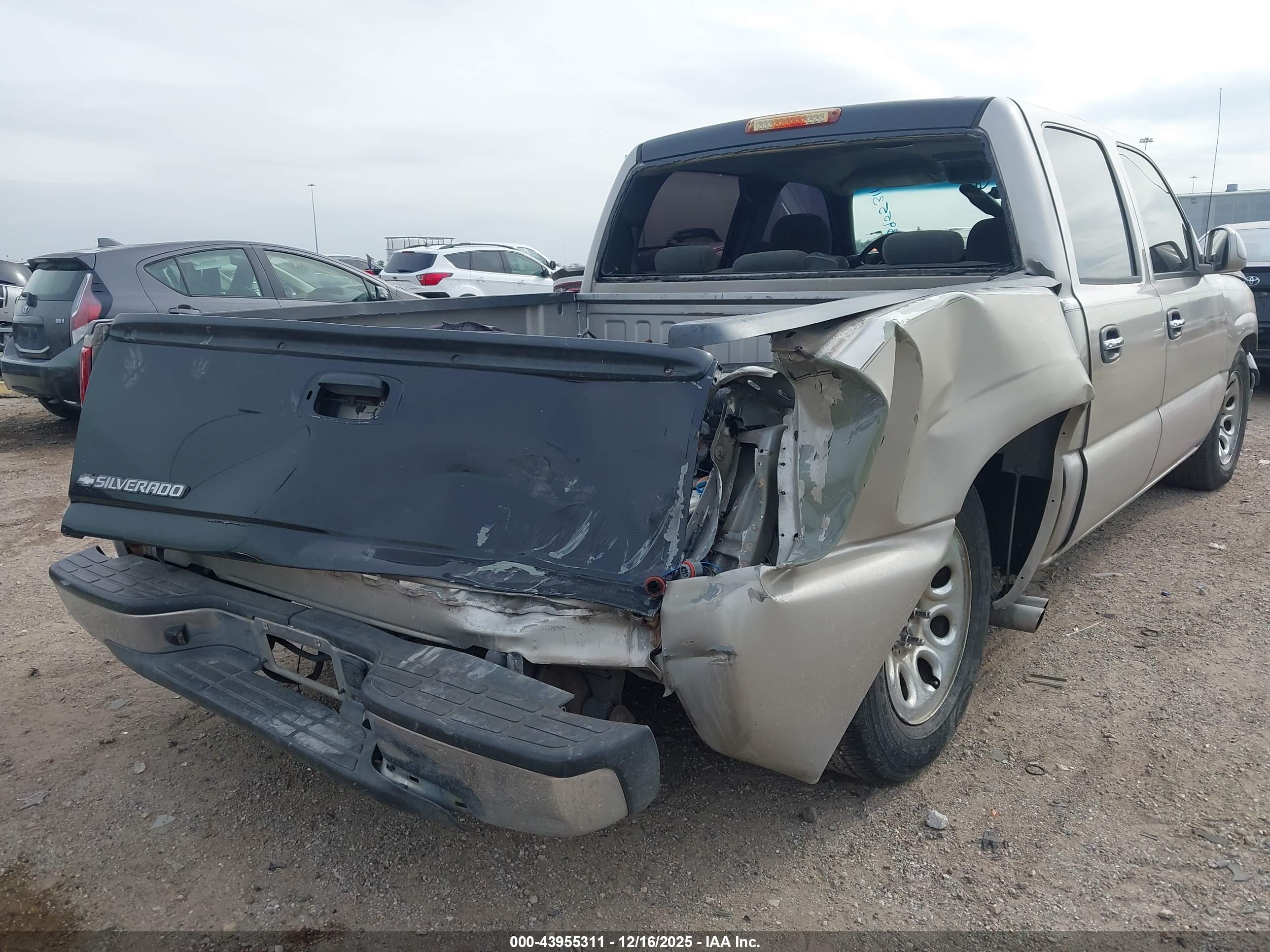 CHEVROLET SILVERADO image 6
