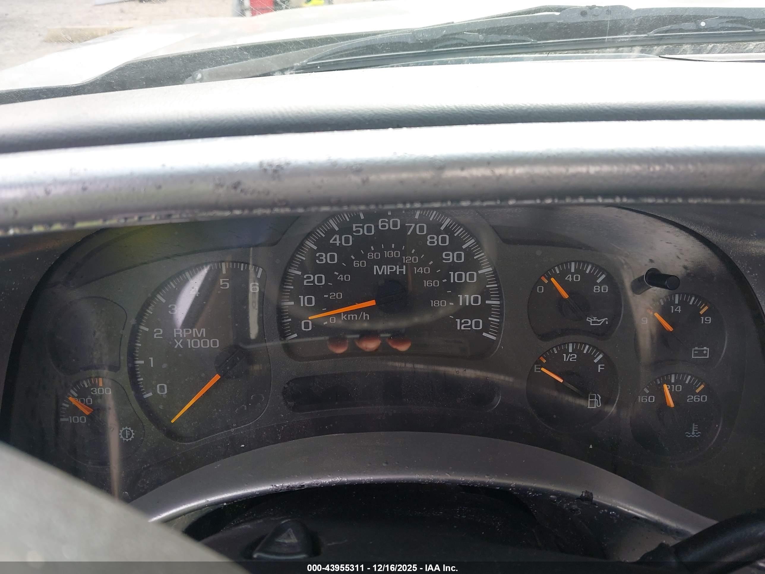 CHEVROLET SILVERADO image 7