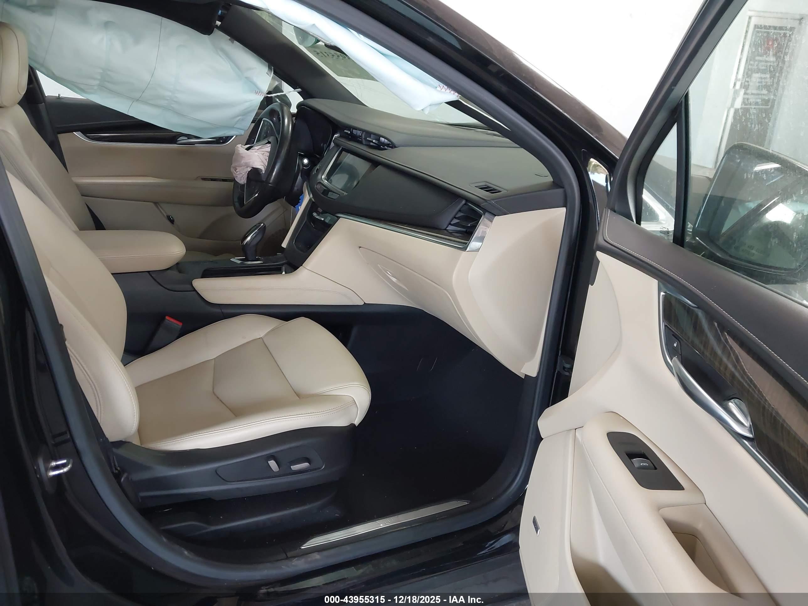 CADILLAC XT5 image 5