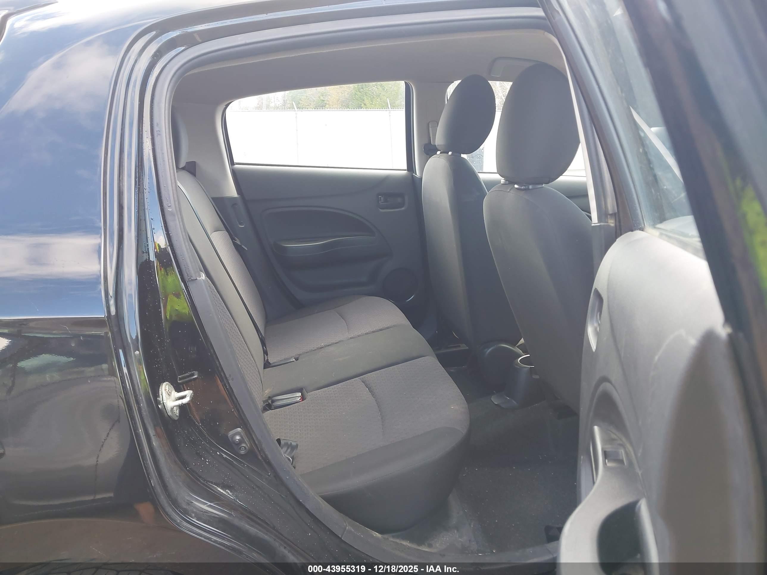 MITSUBISHI MIRAGE image 8