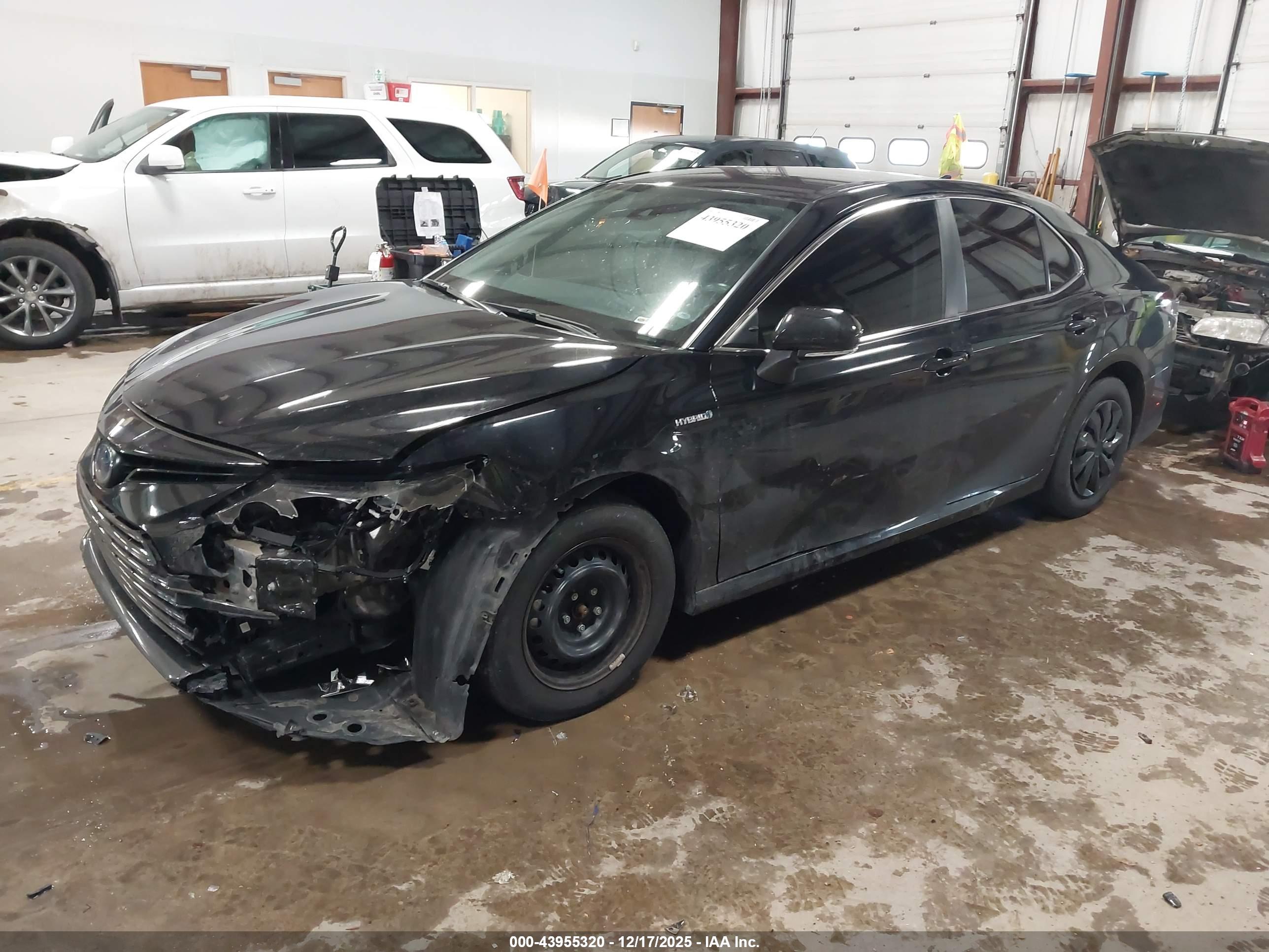 TOYOTA CAMRY image 2