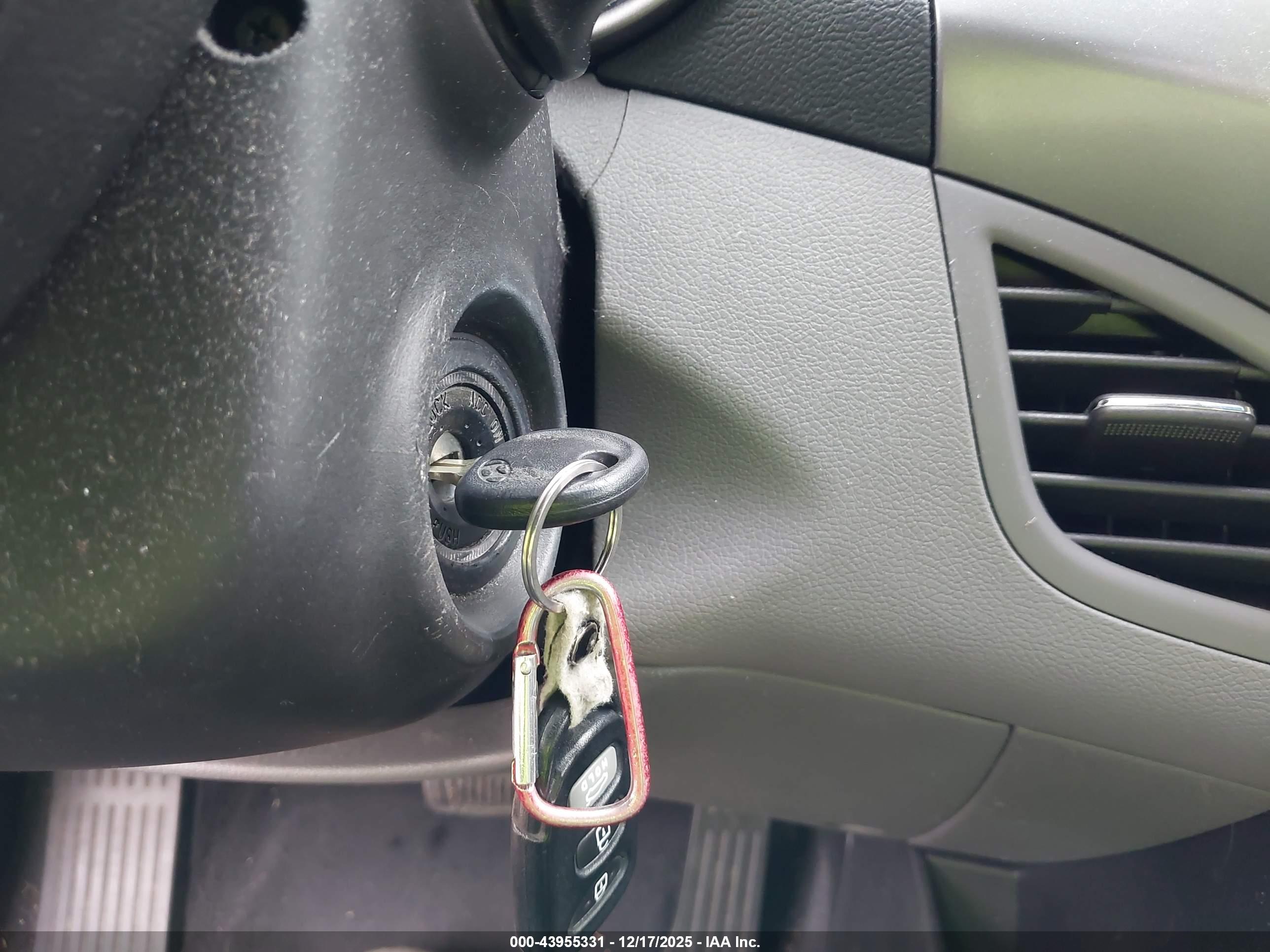 HYUNDAI ELANTRA image 11