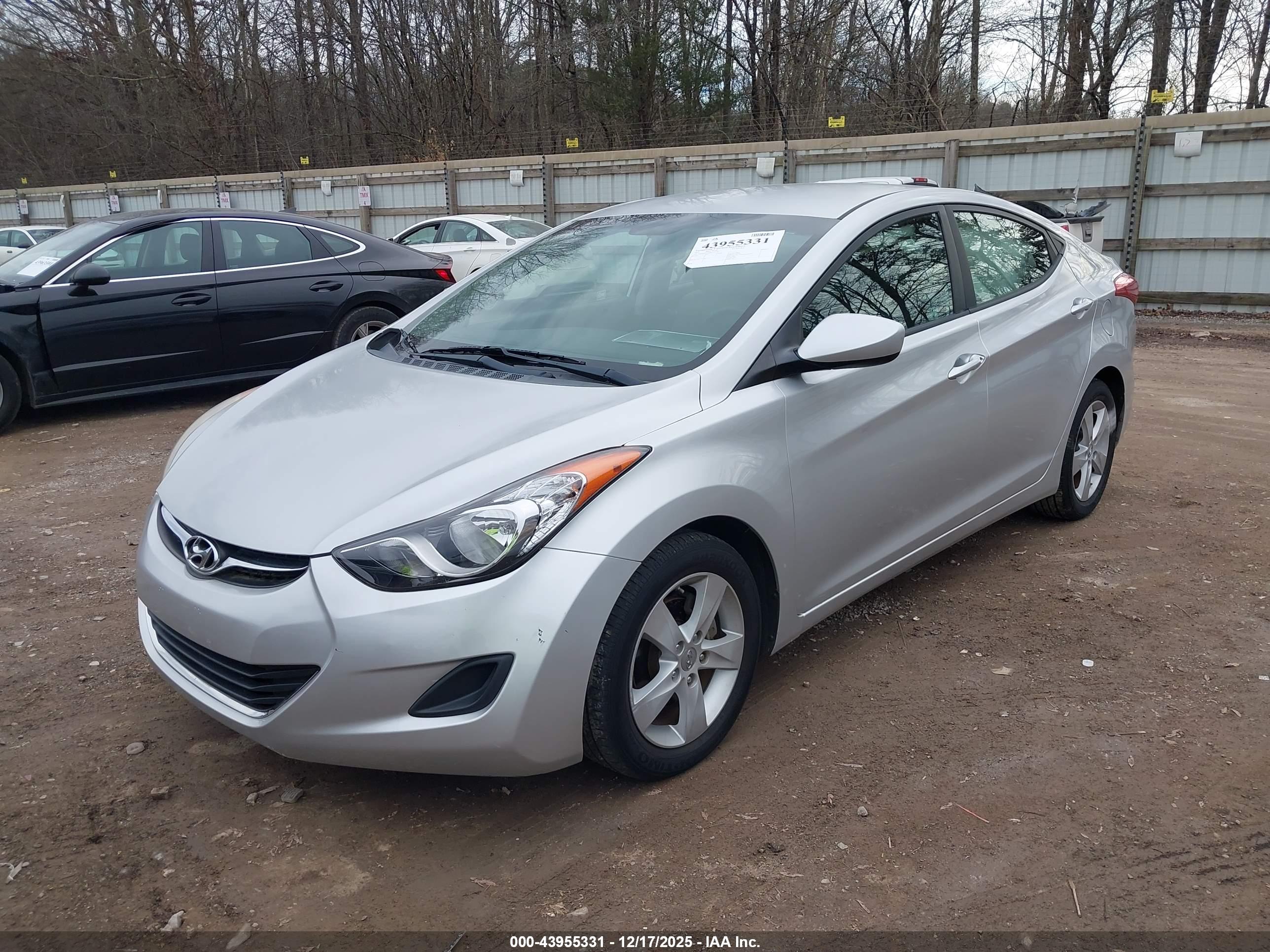 HYUNDAI ELANTRA image 2