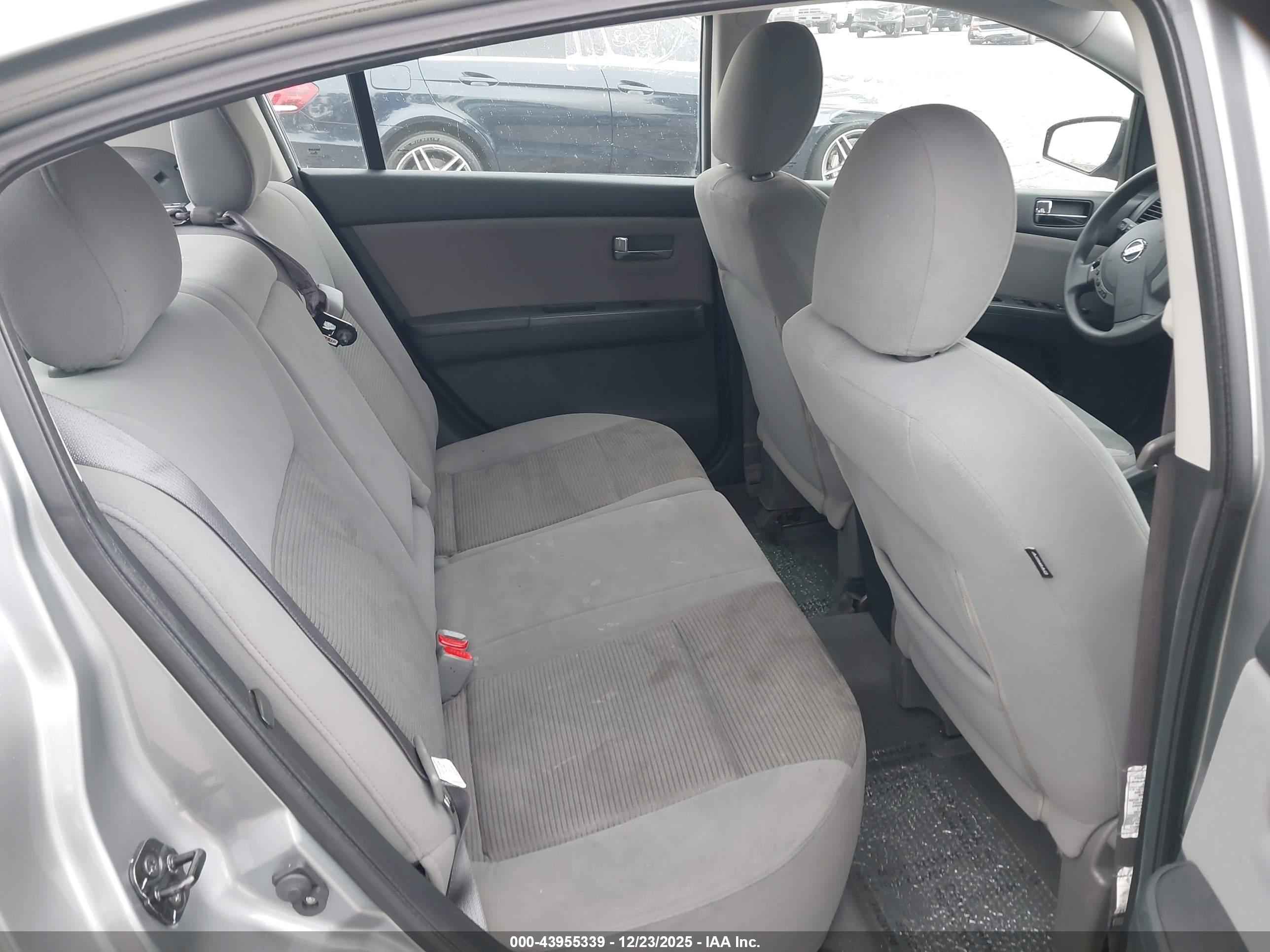 NISSAN SENTRA image 8