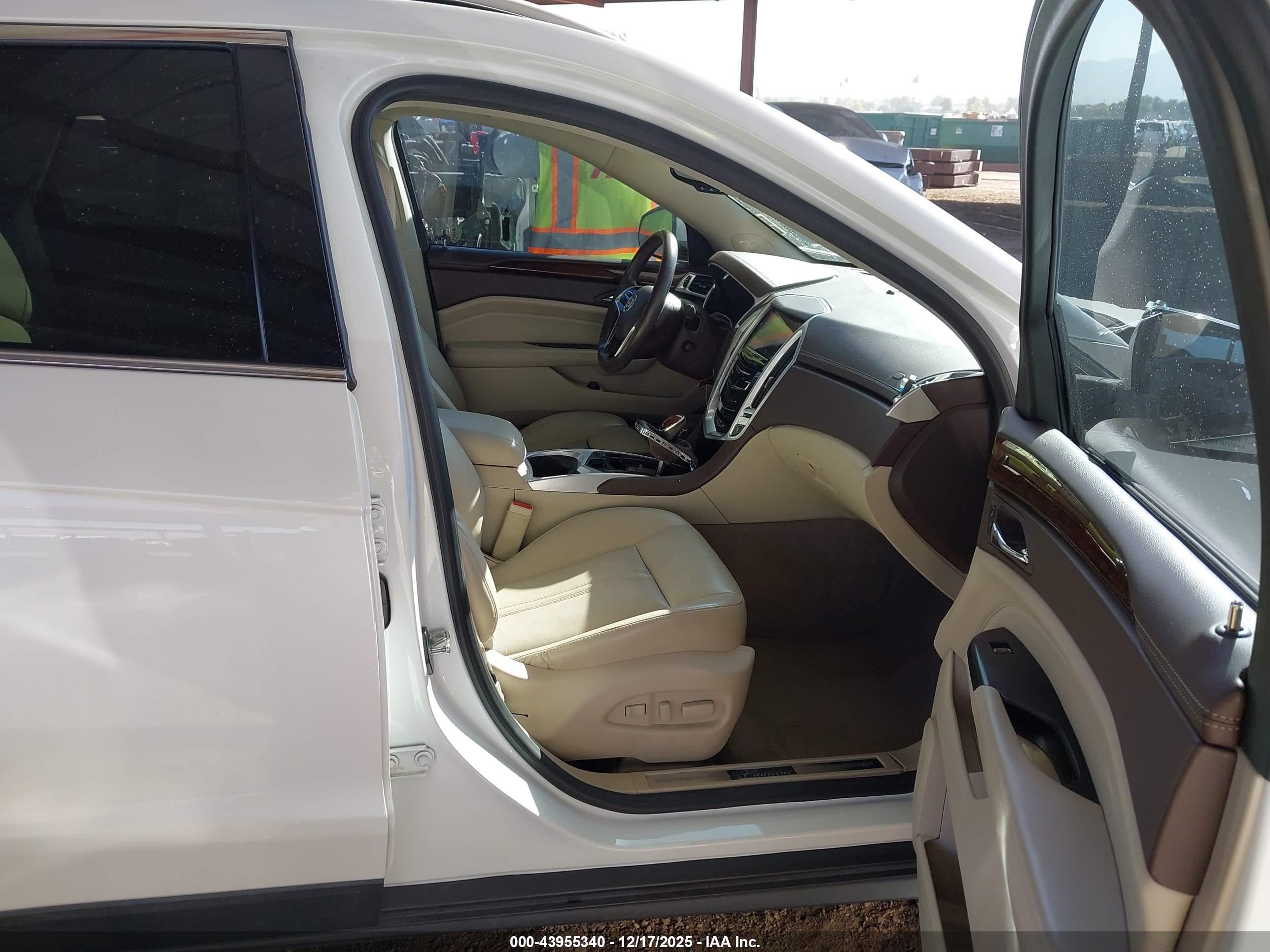 CADILLAC SRX image 5