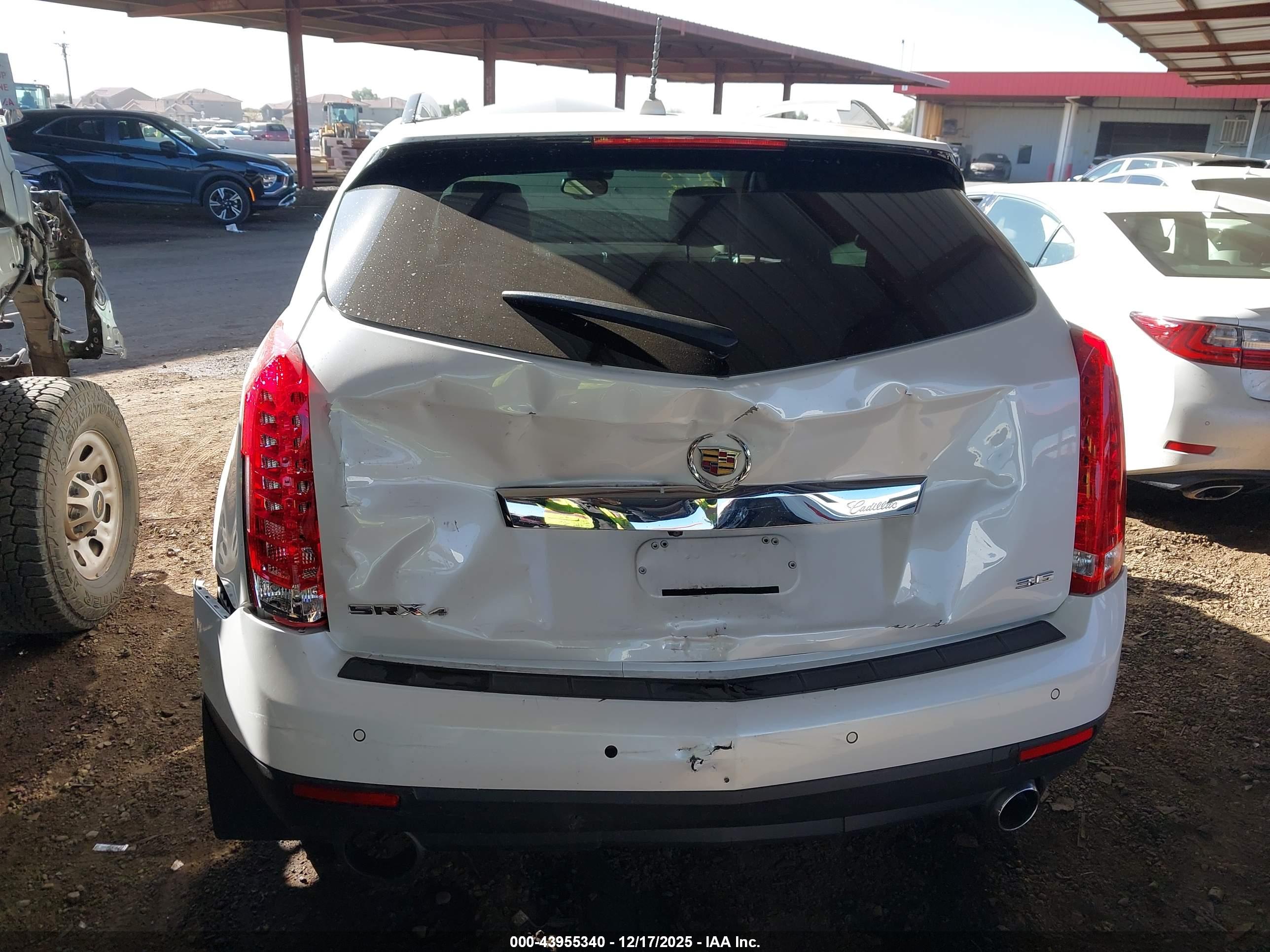 CADILLAC SRX image 6
