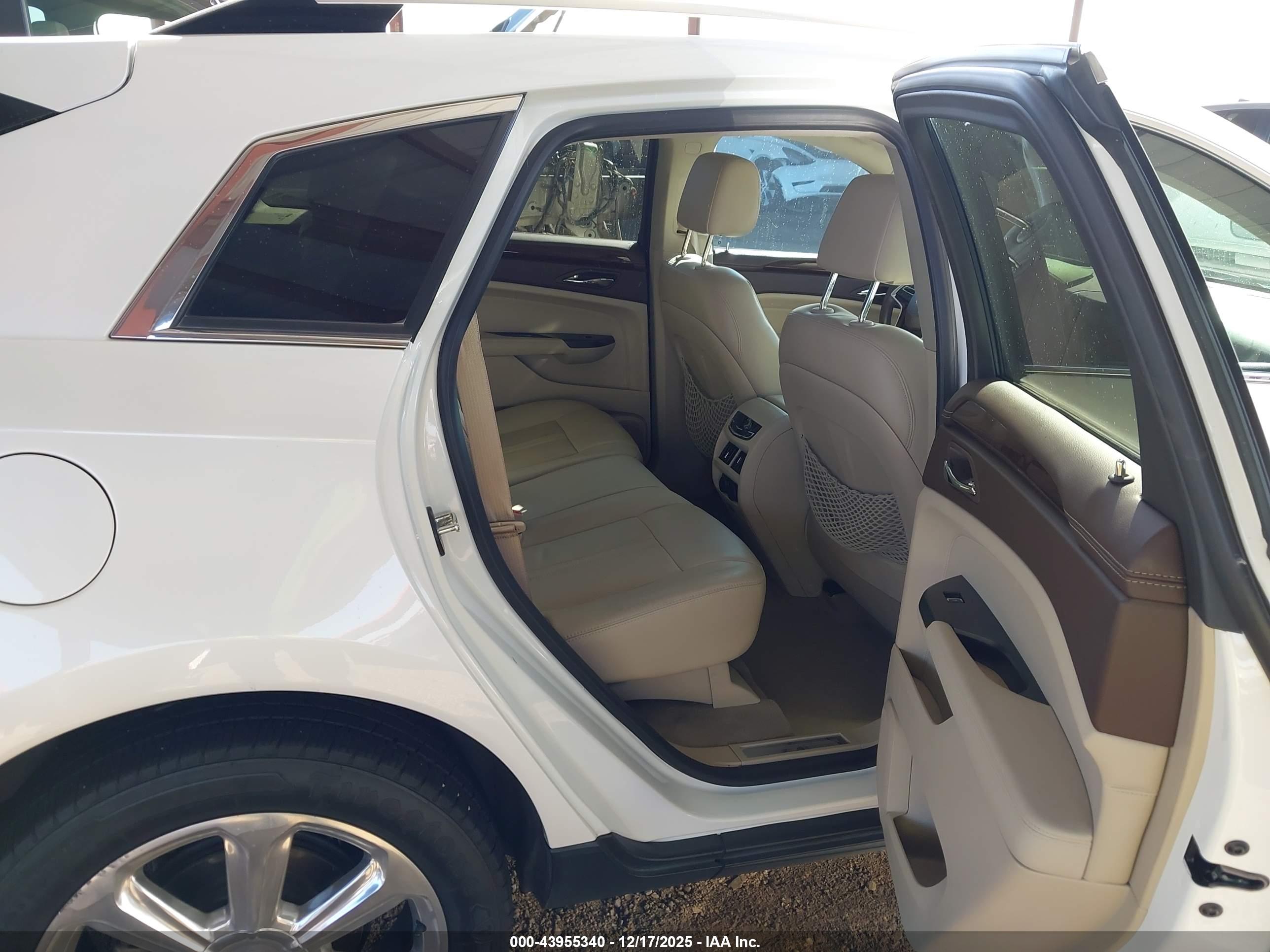 CADILLAC SRX image 8