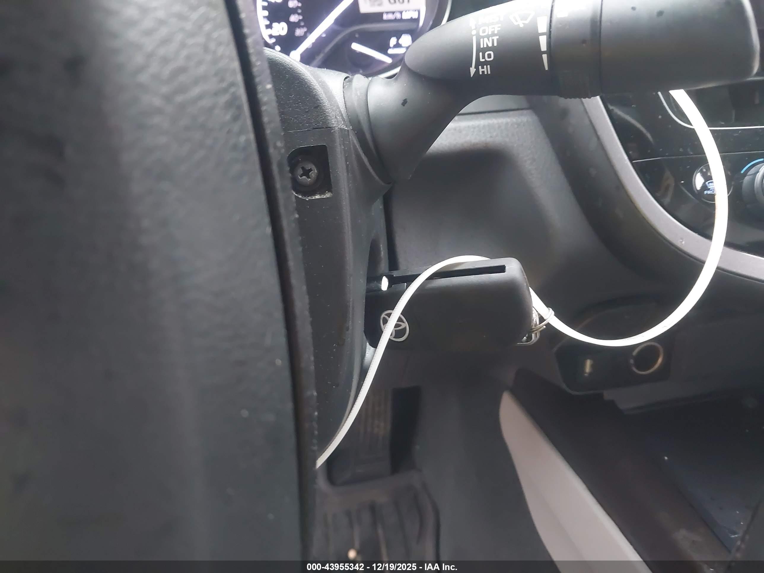 TOYOTA CAMRY image 11