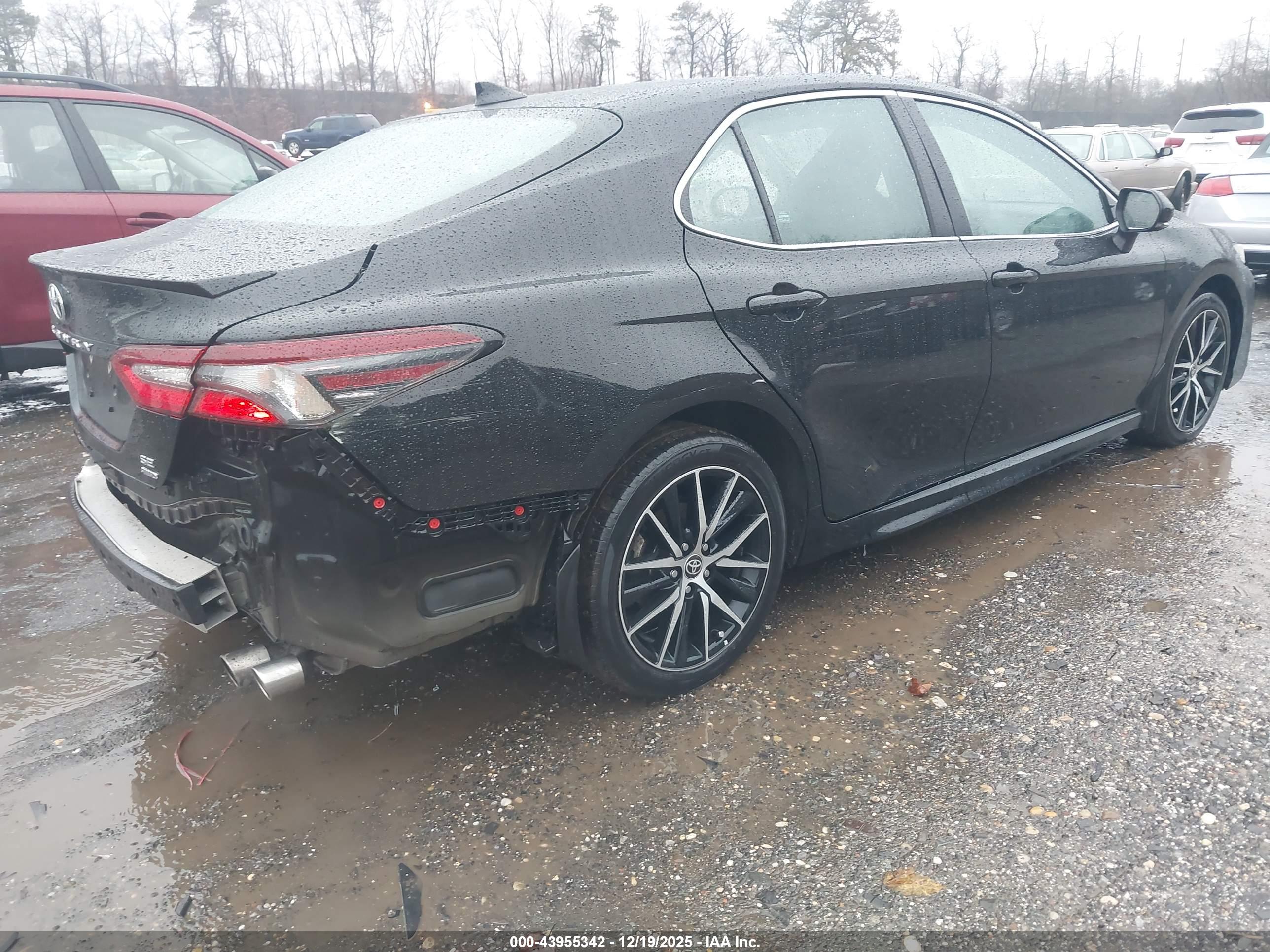 TOYOTA CAMRY image 4