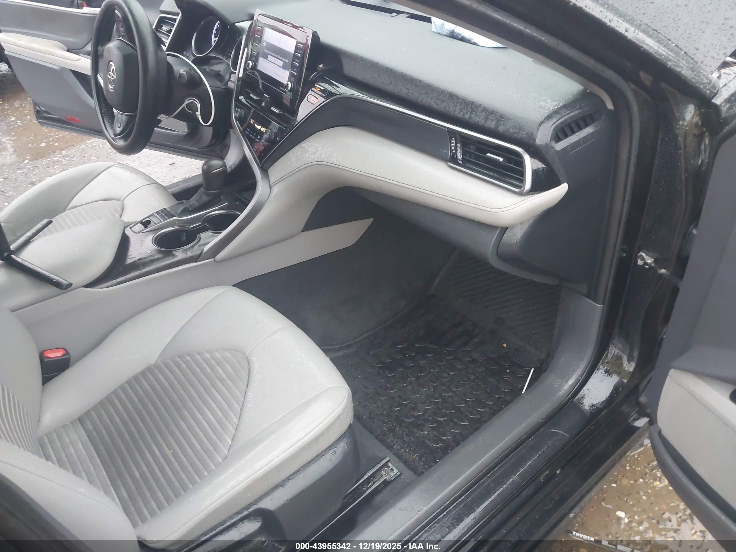 TOYOTA CAMRY image 5