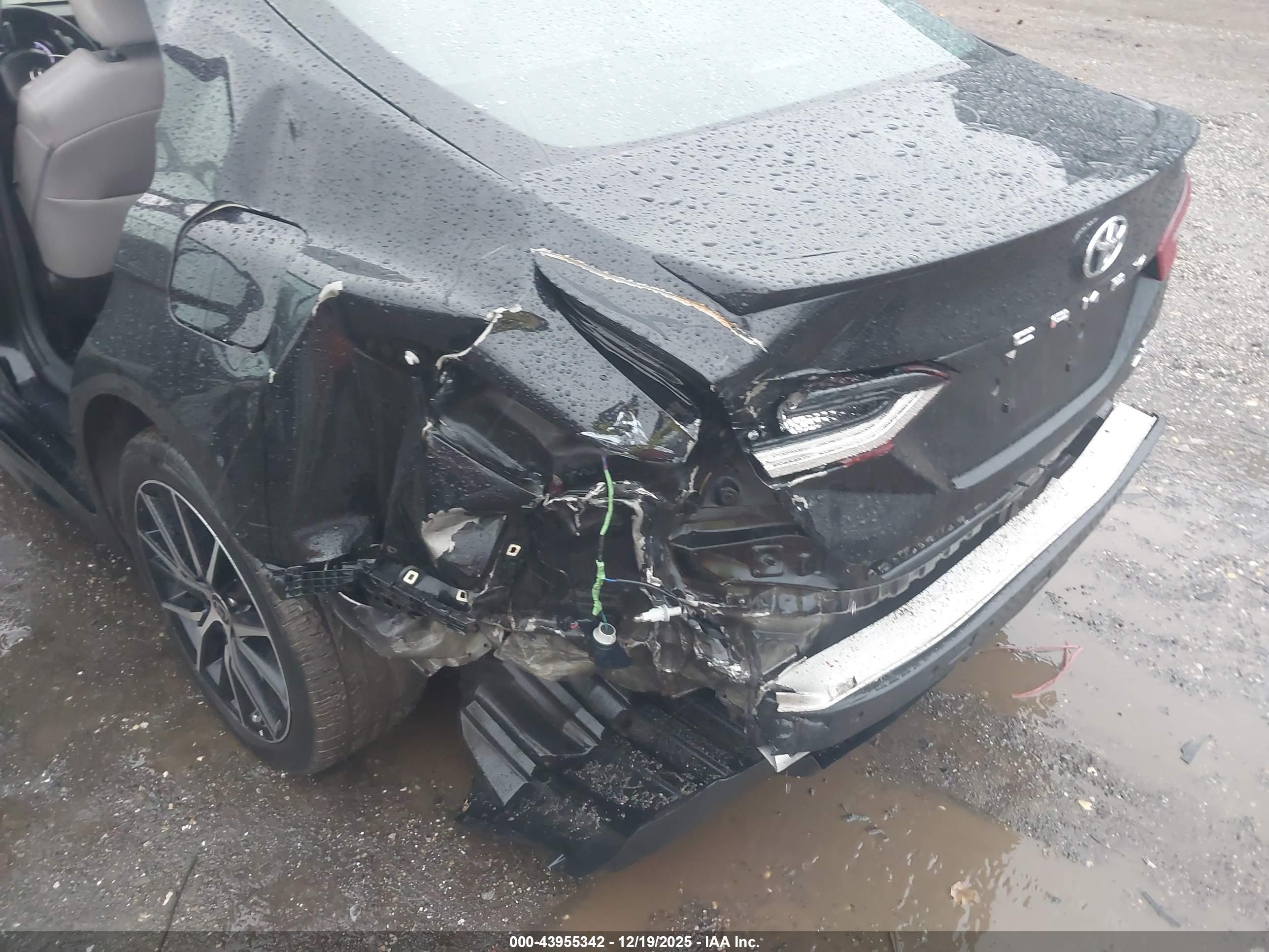 TOYOTA CAMRY image 6