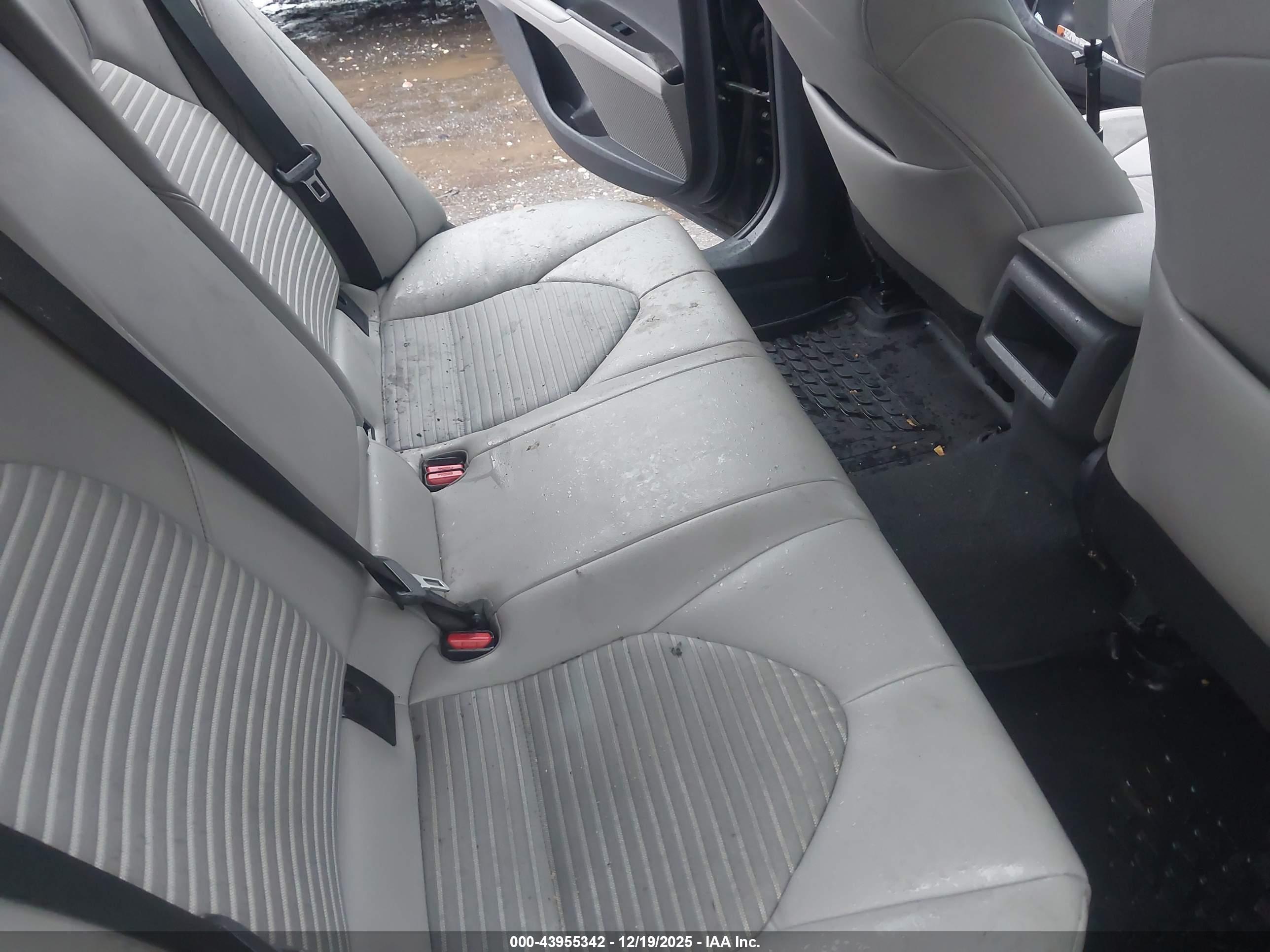 TOYOTA CAMRY image 8