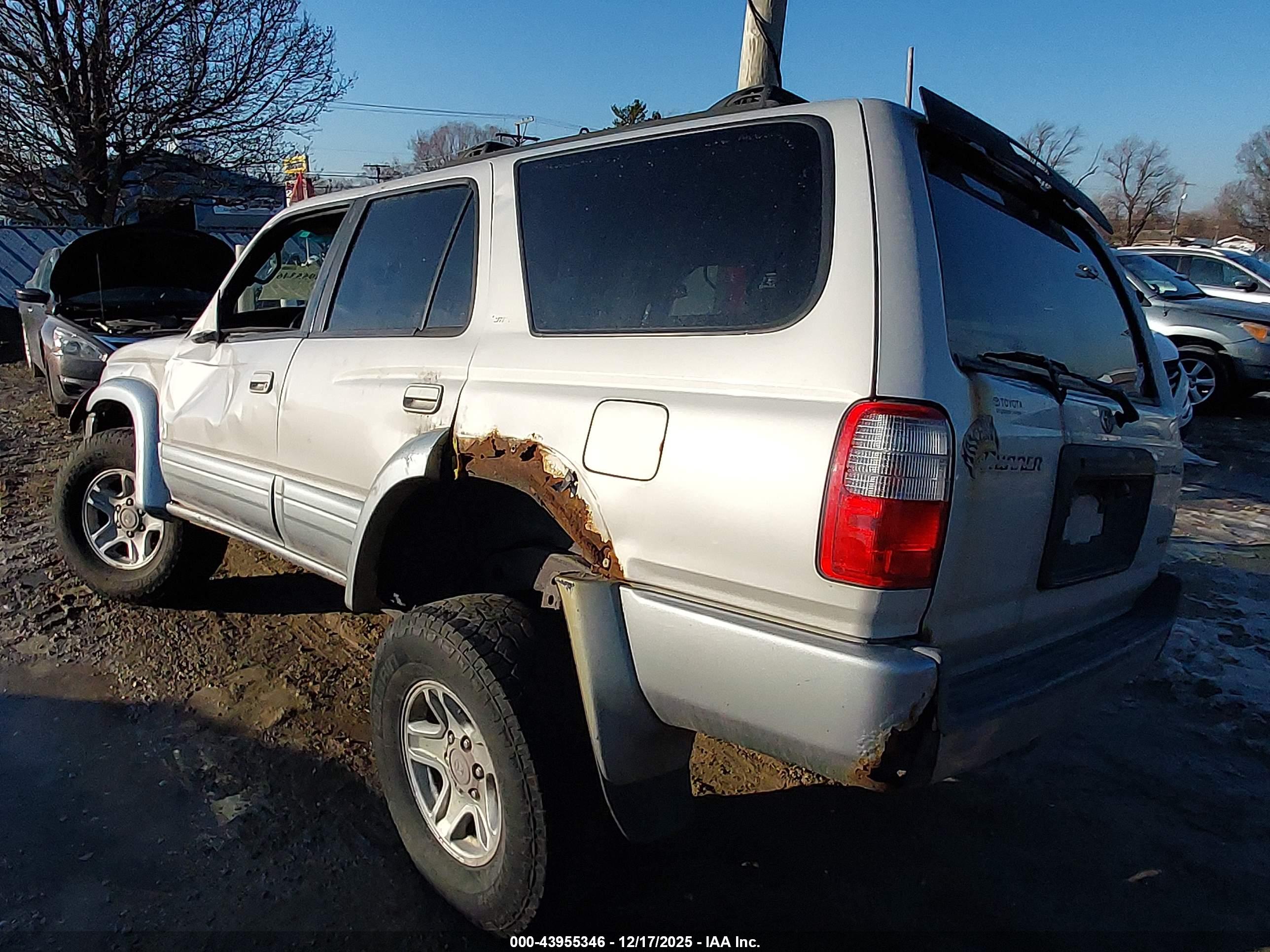 TOYOTA 4RUNNER image 3
