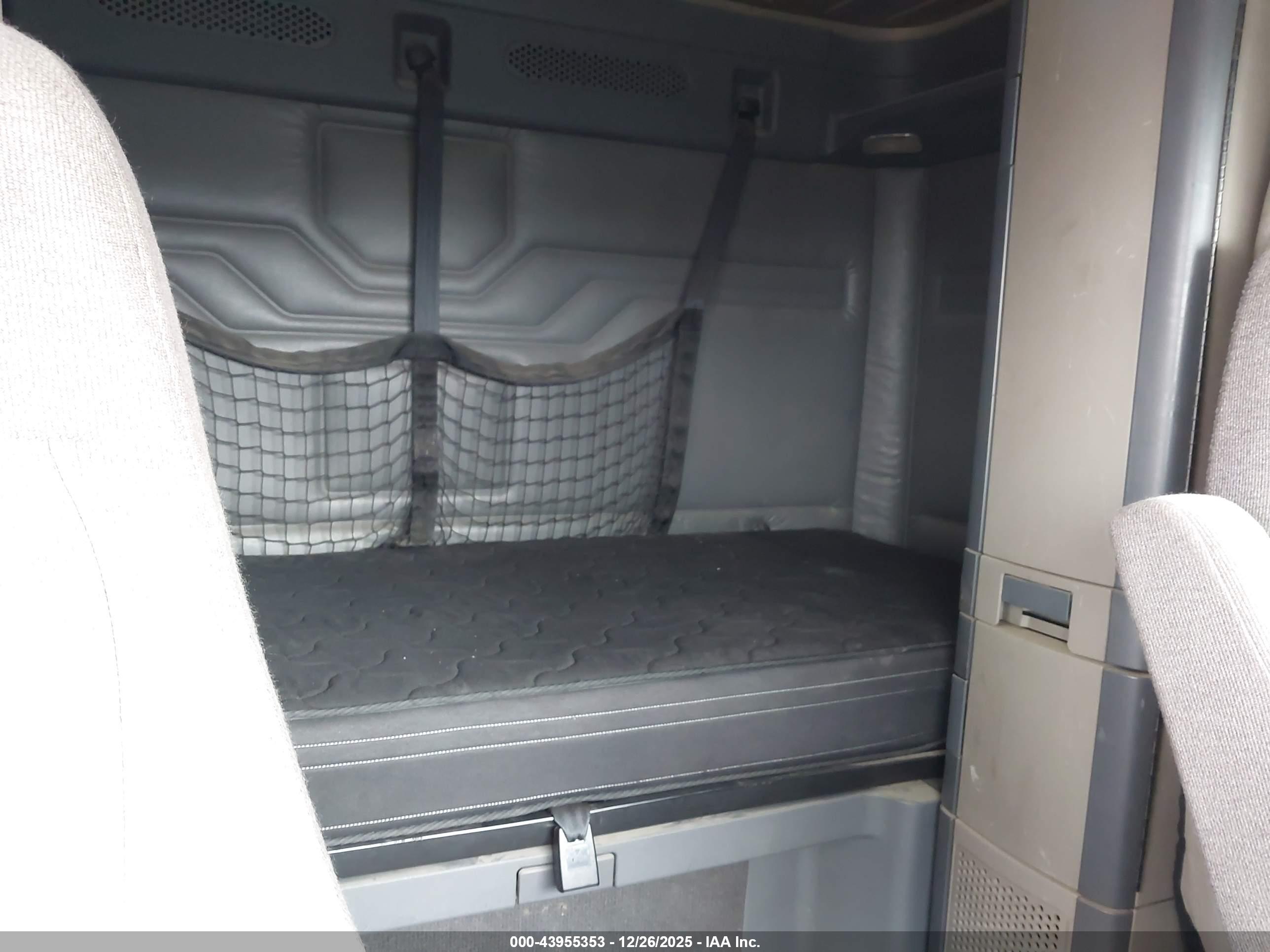 FREIGHTLINER CASCADIA image 7