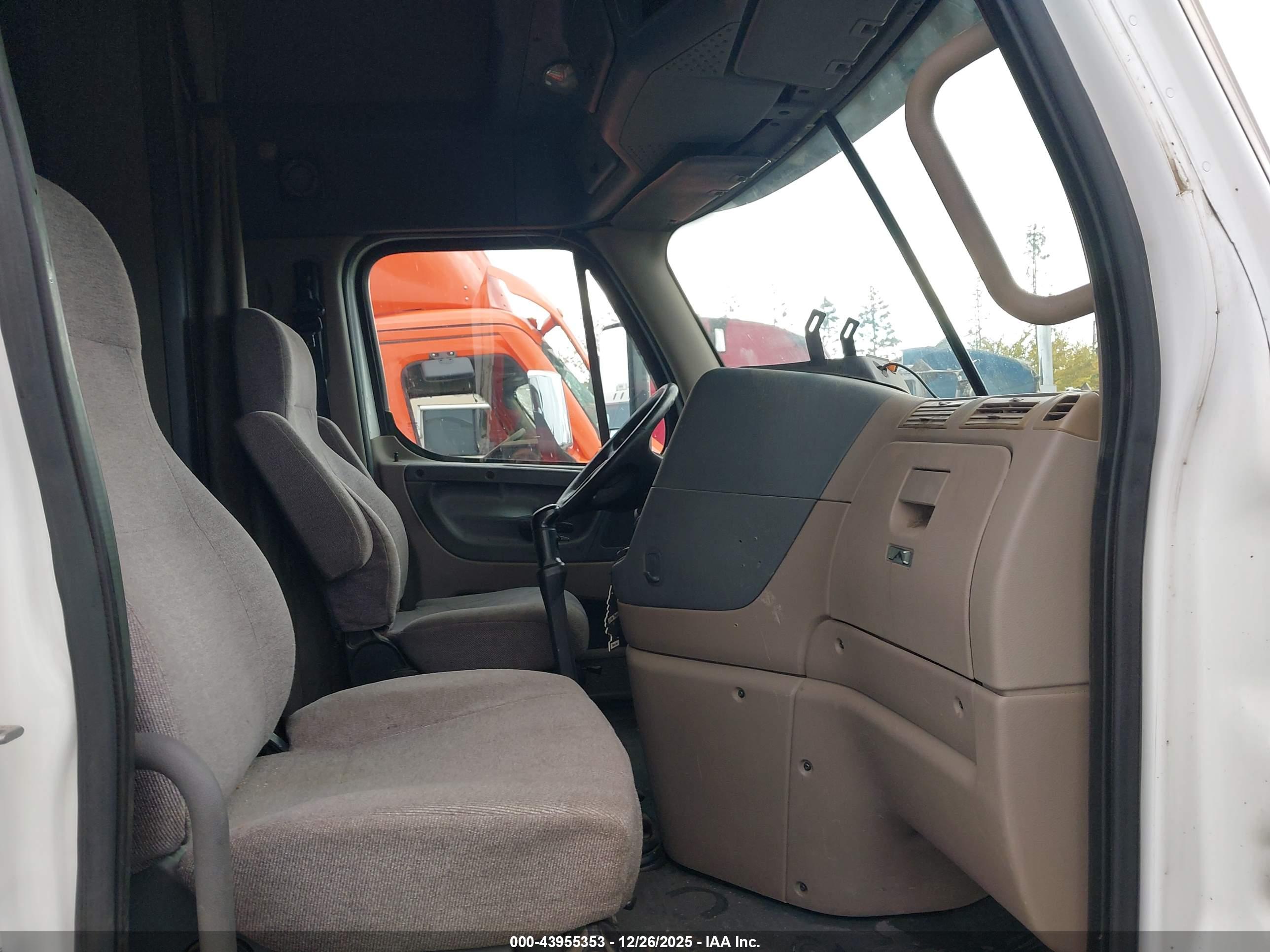 FREIGHTLINER CASCADIA image 8