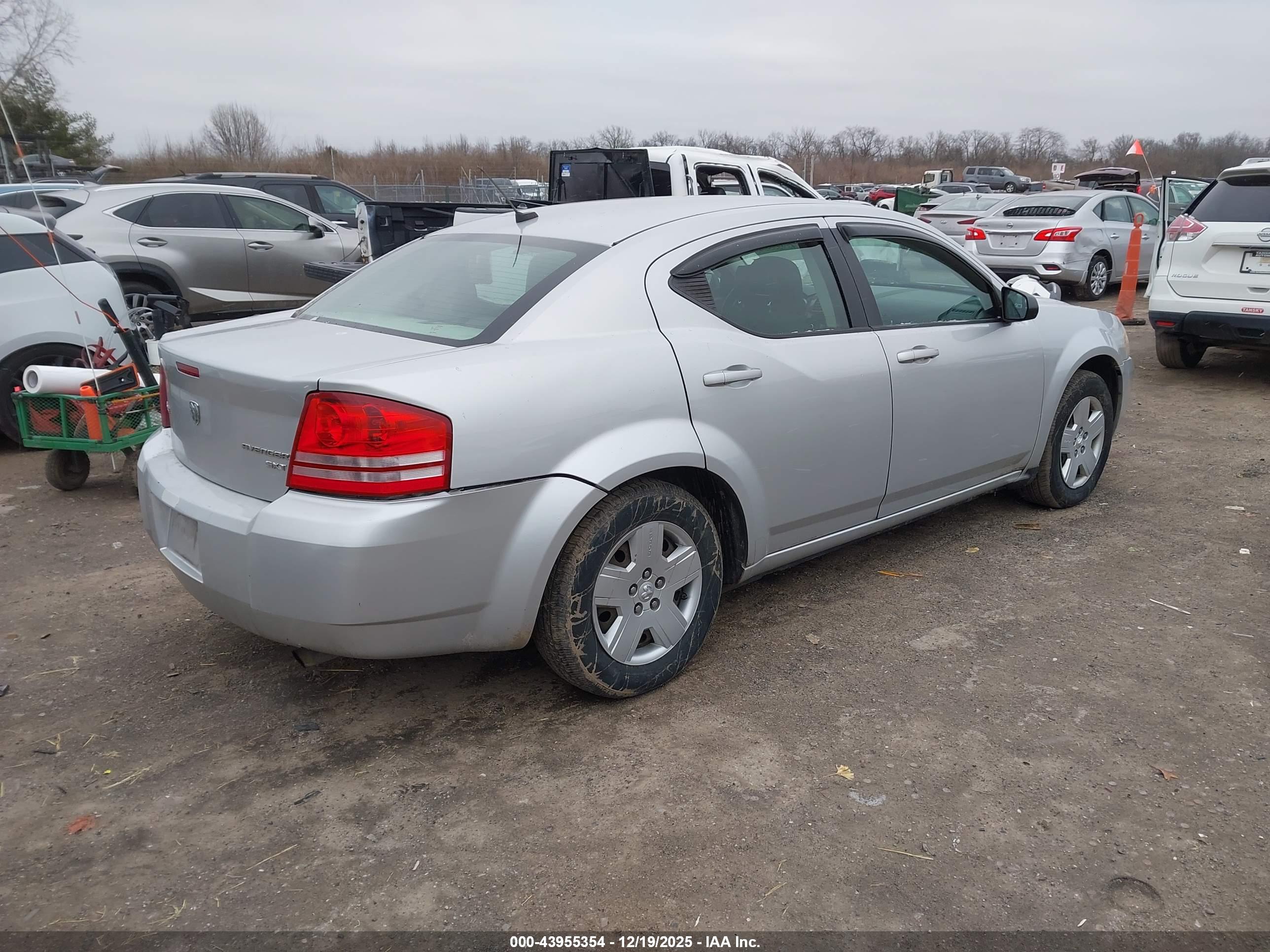 DODGE AVENGER image 4