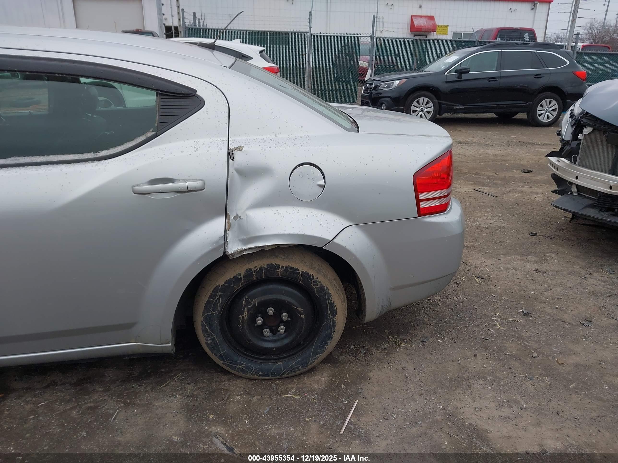 DODGE AVENGER image 6