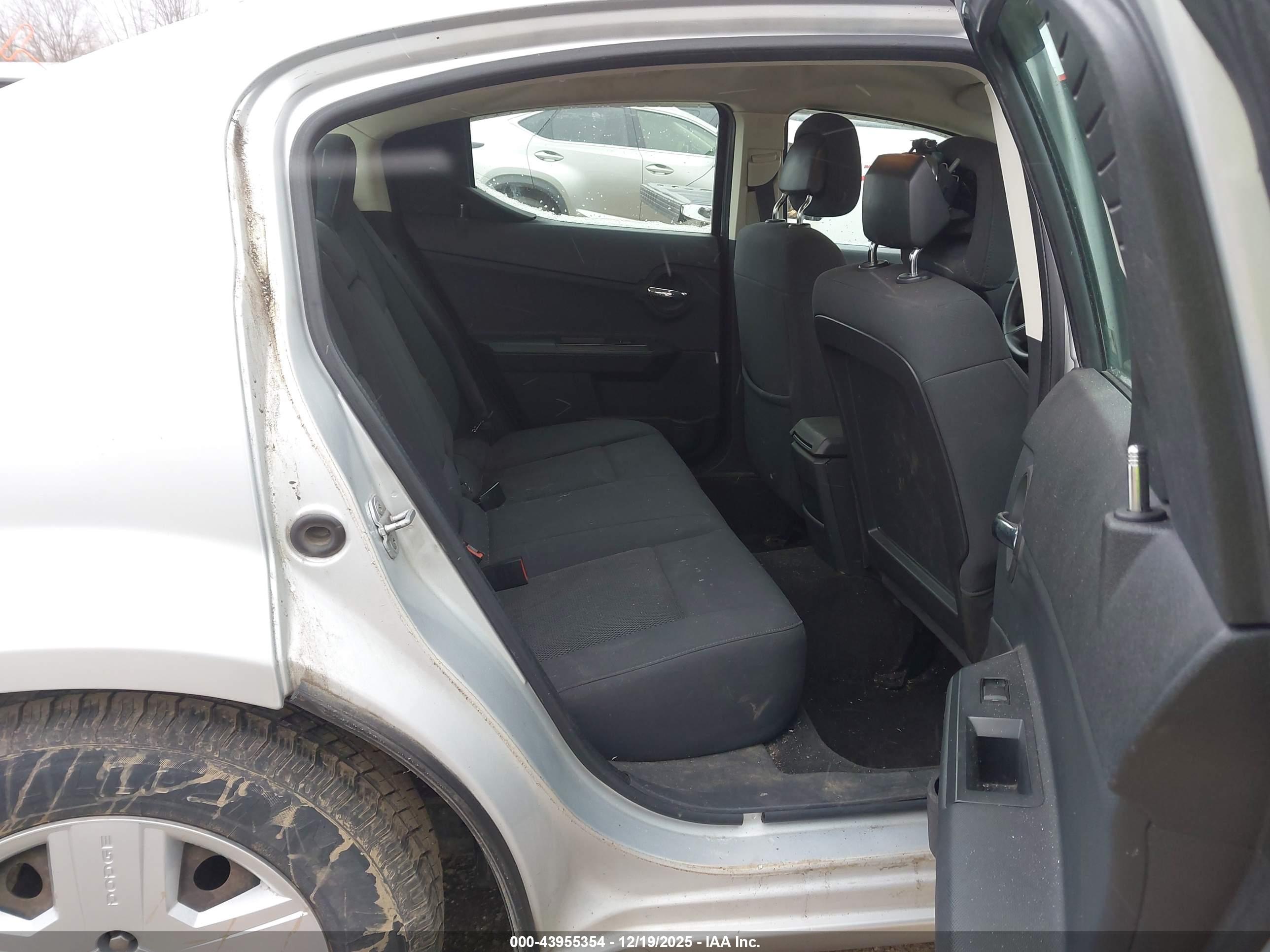 DODGE AVENGER image 8