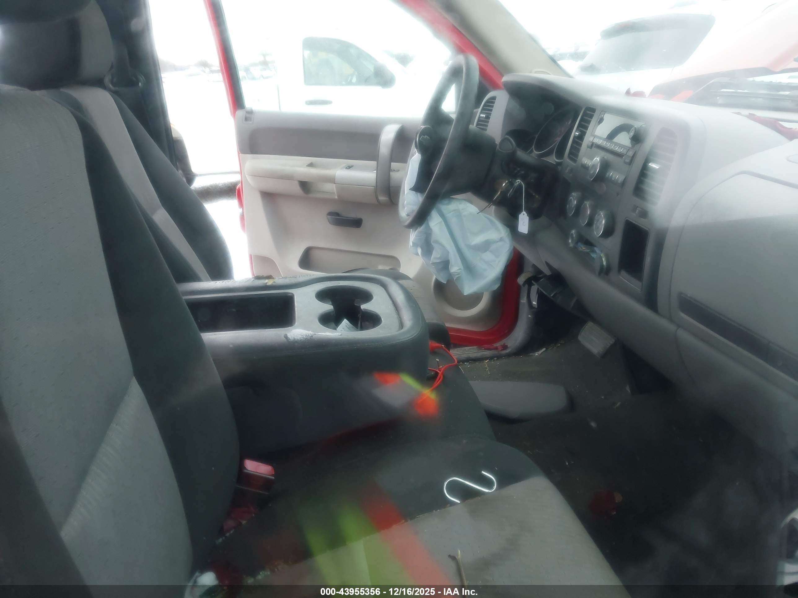 CHEVROLET SILVERADO image 5