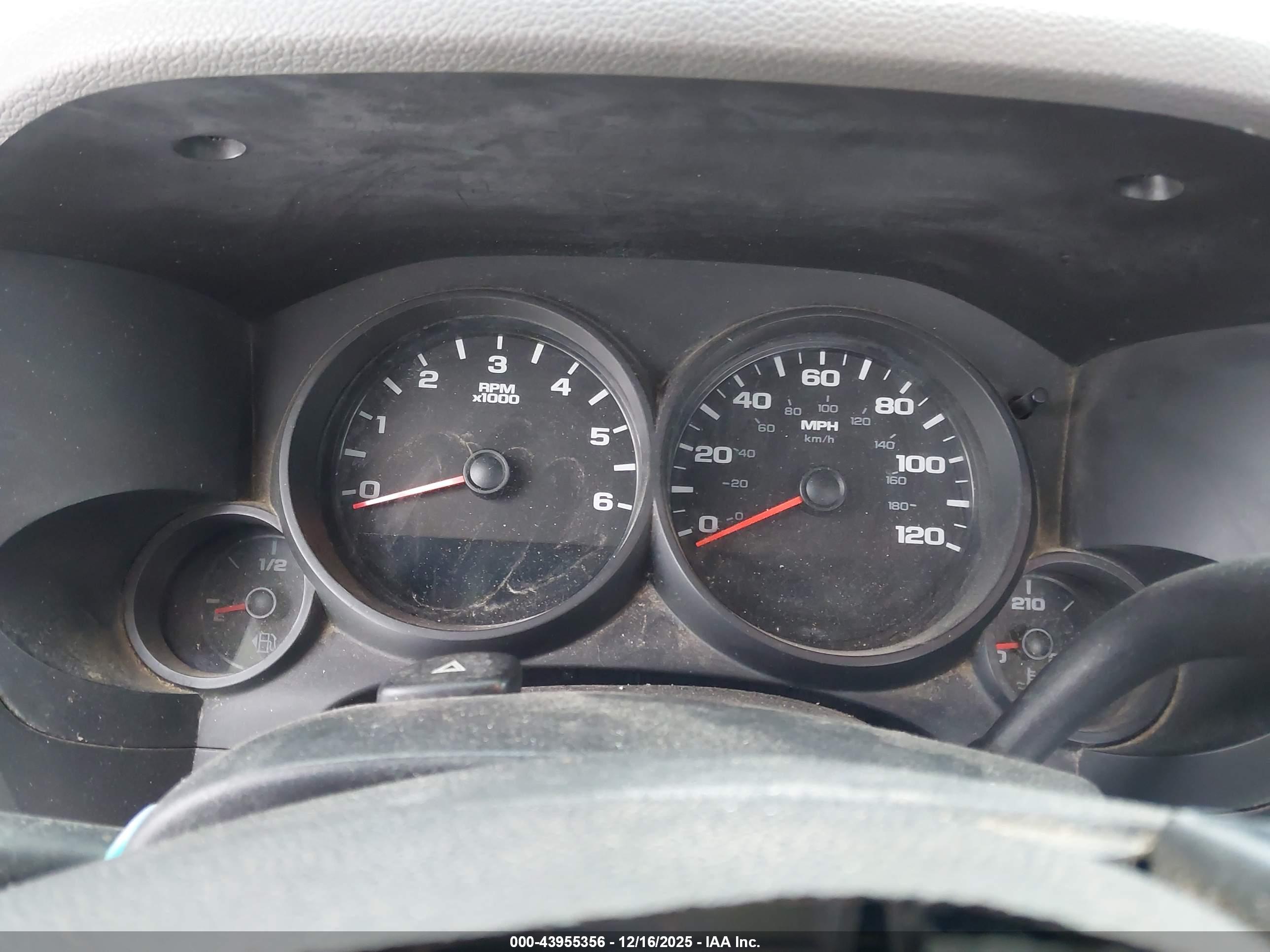 CHEVROLET SILVERADO image 7